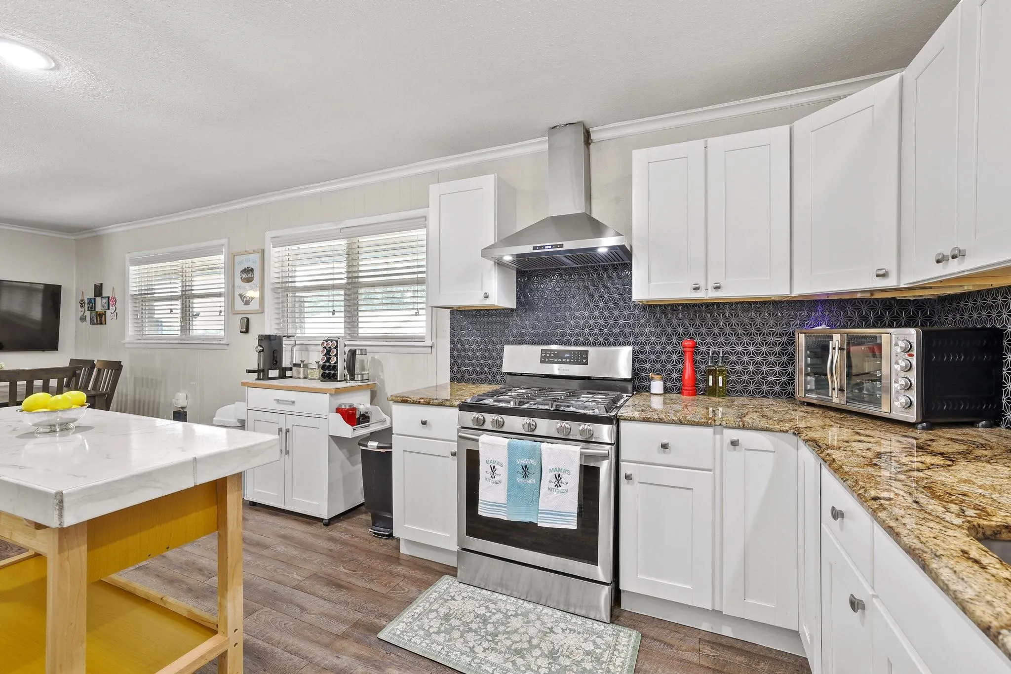 Single Family Residence For Sale in Grayson County , 1231 Oak Drive, Denison, Texas 75020, 3 Bedroom, 2 Bathroom, 1 Garage spaces, 1,379 Sqft, built in 1950, mls#21259673, Real Estate Agent in Denison, Homes For Sale in Grayson county, Homes For Sale in Denison, Realtor in Denison Texas, Real Estate Brokerage Independent Realty Texas, Luminita Cordes Realtor