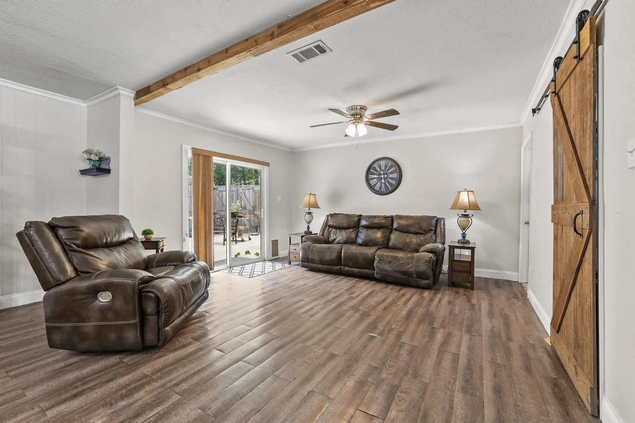 Single Family Residence For Sale in Grayson County , 1231 Oak Drive, Denison, Texas 75020, 3 Bedroom, 2 Bathroom, 1 Garage spaces, 1,379 Sqft, built in 1950, mls#21259673, Real Estate Agent in Denison, Homes For Sale in Grayson county, Homes For Sale in Denison, Realtor in Denison Texas, Real Estate Brokerage Independent Realty Texas, Luminita Cordes Realtor