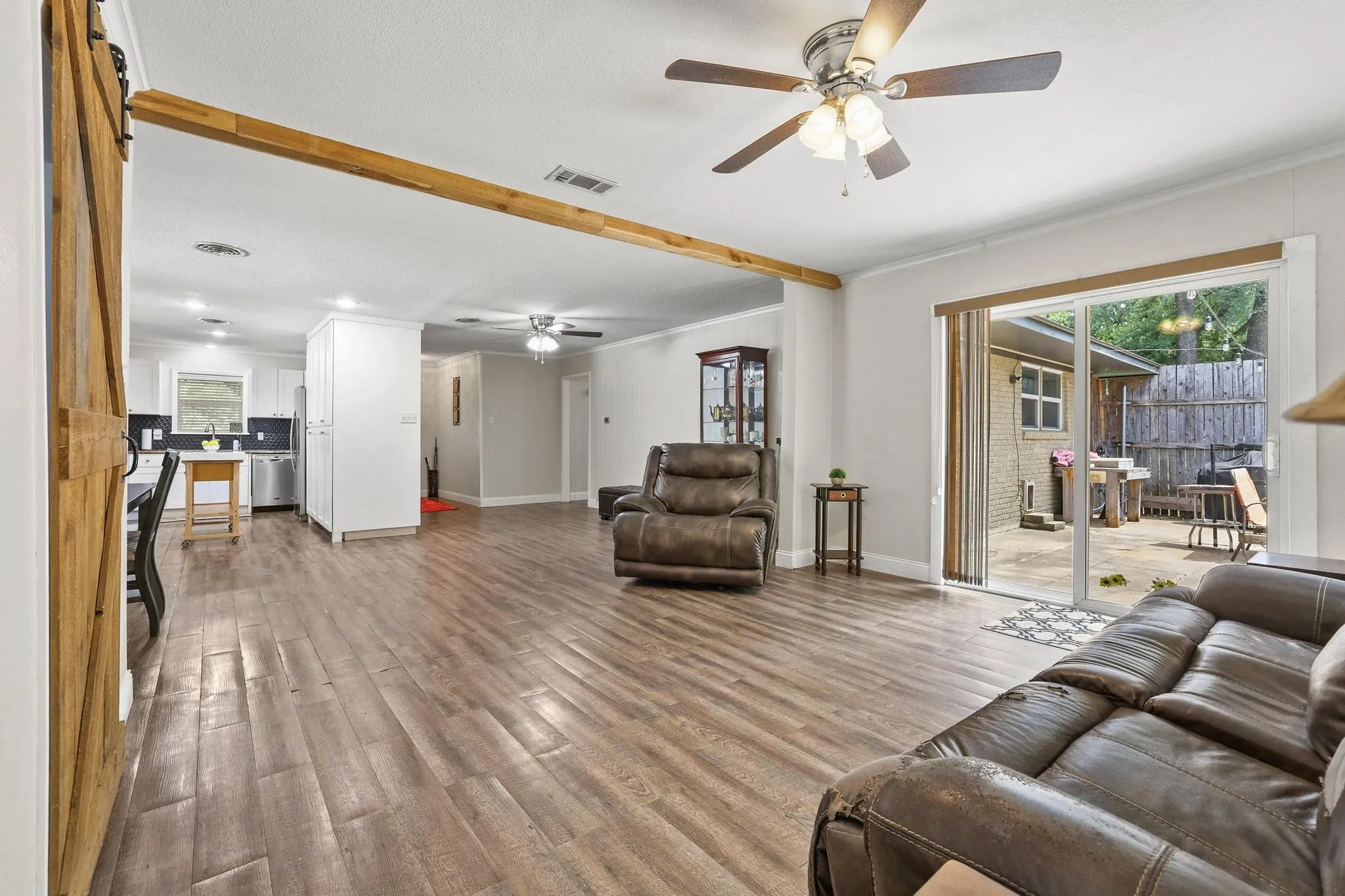 Single Family Residence For Sale in Grayson County , 1231 Oak Drive, Denison, Texas 75020, 3 Bedroom, 2 Bathroom, 1 Garage spaces, 1,379 Sqft, built in 1950, mls#21259673, Real Estate Agent in Denison, Homes For Sale in Grayson county, Homes For Sale in Denison, Realtor in Denison Texas, Real Estate Brokerage Independent Realty Texas, Luminita Cordes Realtor