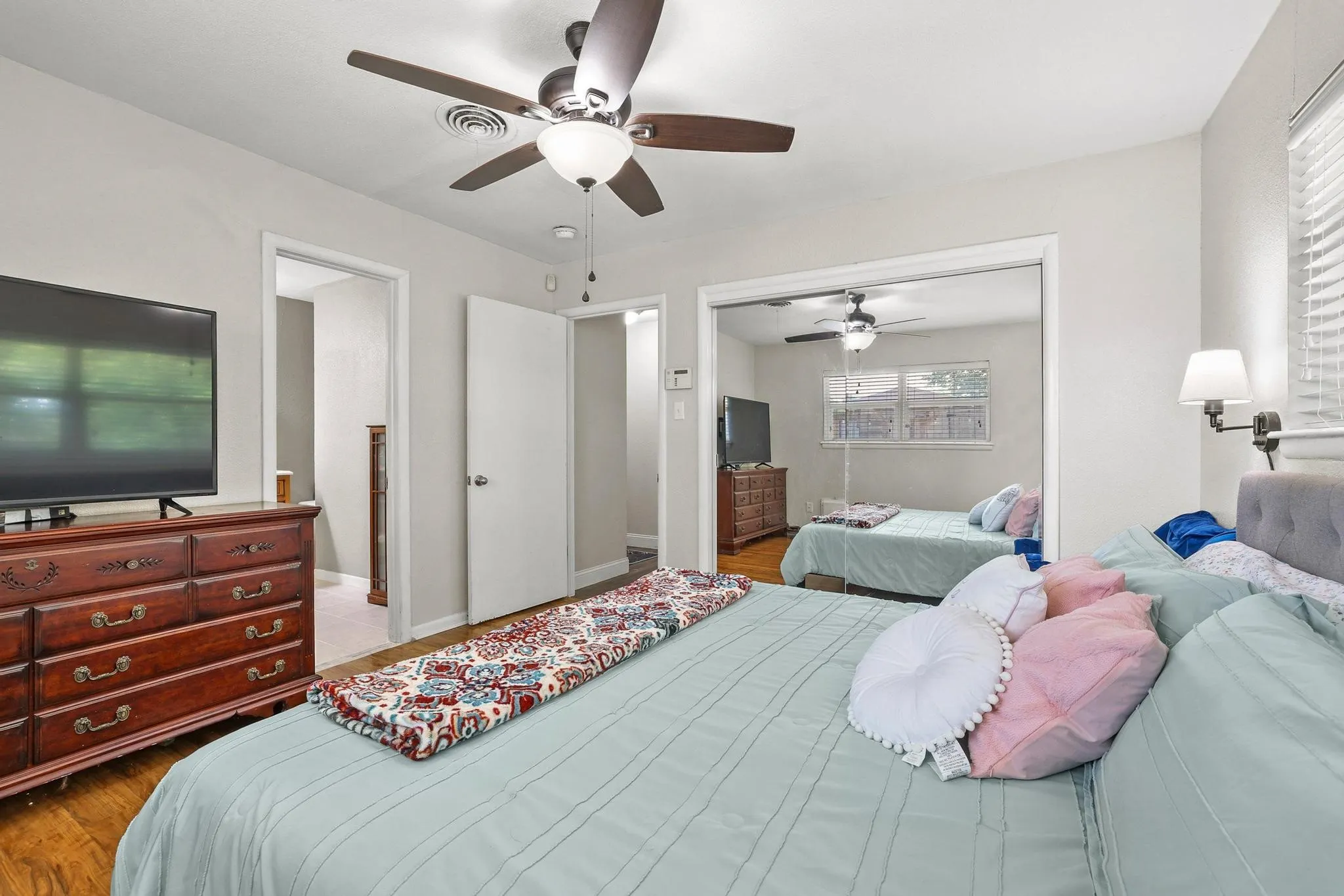 Single Family Residence For Sale in Grayson County , 1231 Oak Drive, Denison, Texas 75020, 3 Bedroom, 2 Bathroom, 1 Garage spaces, 1,379 Sqft, built in 1950, mls#21259673, Real Estate Agent in Denison, Homes For Sale in Grayson county, Homes For Sale in Denison, Realtor in Denison Texas, Real Estate Brokerage Independent Realty Texas, Luminita Cordes Realtor