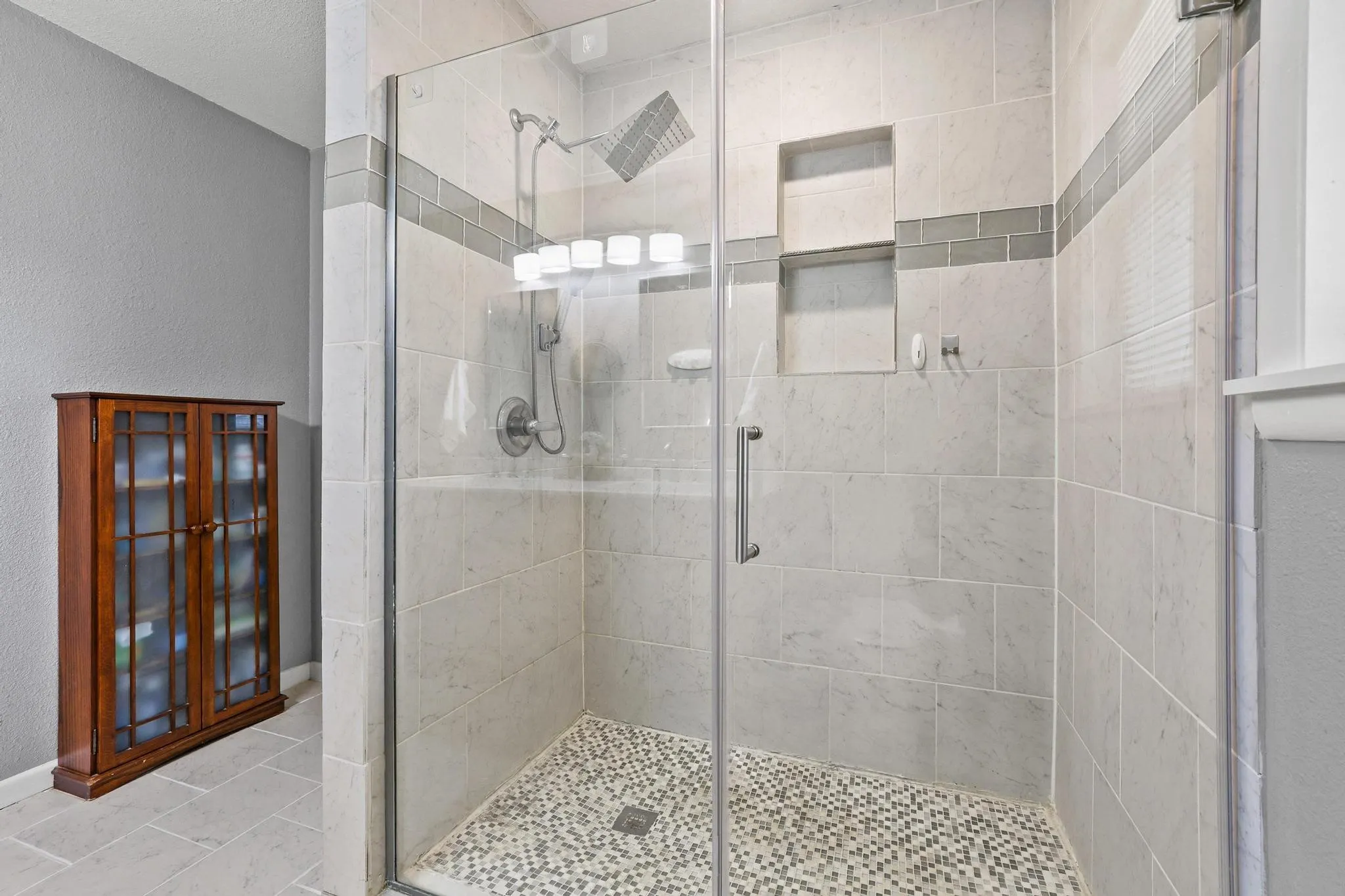 Single Family Residence For Sale in Grayson County , 1231 Oak Drive, Denison, Texas 75020, 3 Bedroom, 2 Bathroom, 1 Garage spaces, 1,379 Sqft, built in 1950, mls#21259673, Real Estate Agent in Denison, Homes For Sale in Grayson county, Homes For Sale in Denison, Realtor in Denison Texas, Real Estate Brokerage Independent Realty Texas, Luminita Cordes Realtor