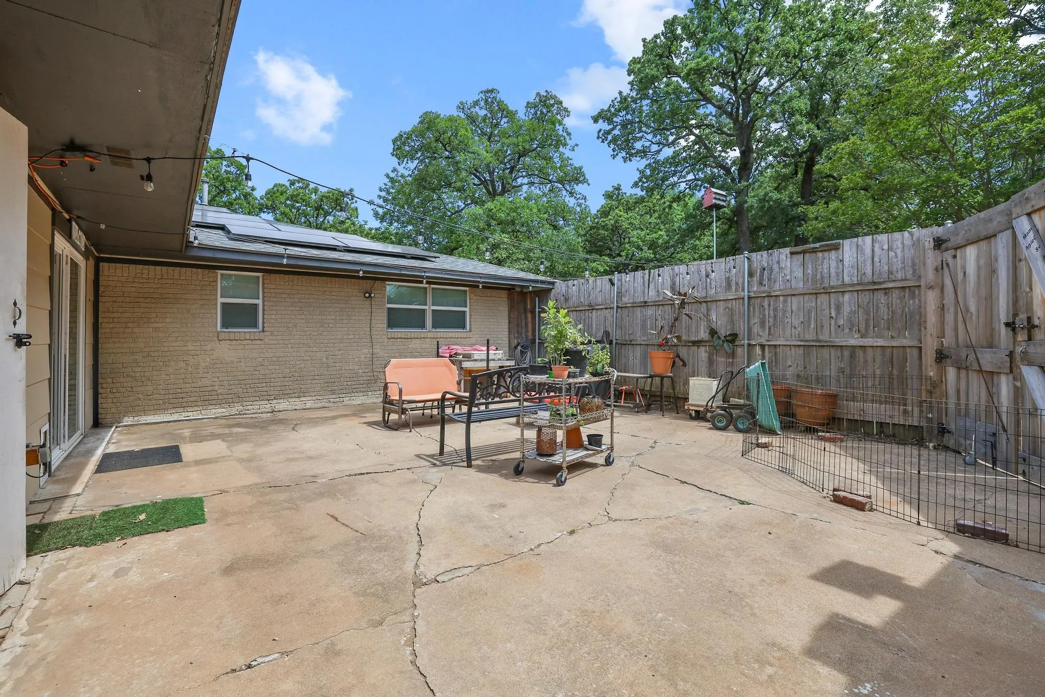 Single Family Residence For Sale in Grayson County , 1231 Oak Drive, Denison, Texas 75020, 3 Bedroom, 2 Bathroom, 1 Garage spaces, 1,379 Sqft, built in 1950, mls#21259673, Real Estate Agent in Denison, Homes For Sale in Grayson county, Homes For Sale in Denison, Realtor in Denison Texas, Real Estate Brokerage Independent Realty Texas, Luminita Cordes Realtor