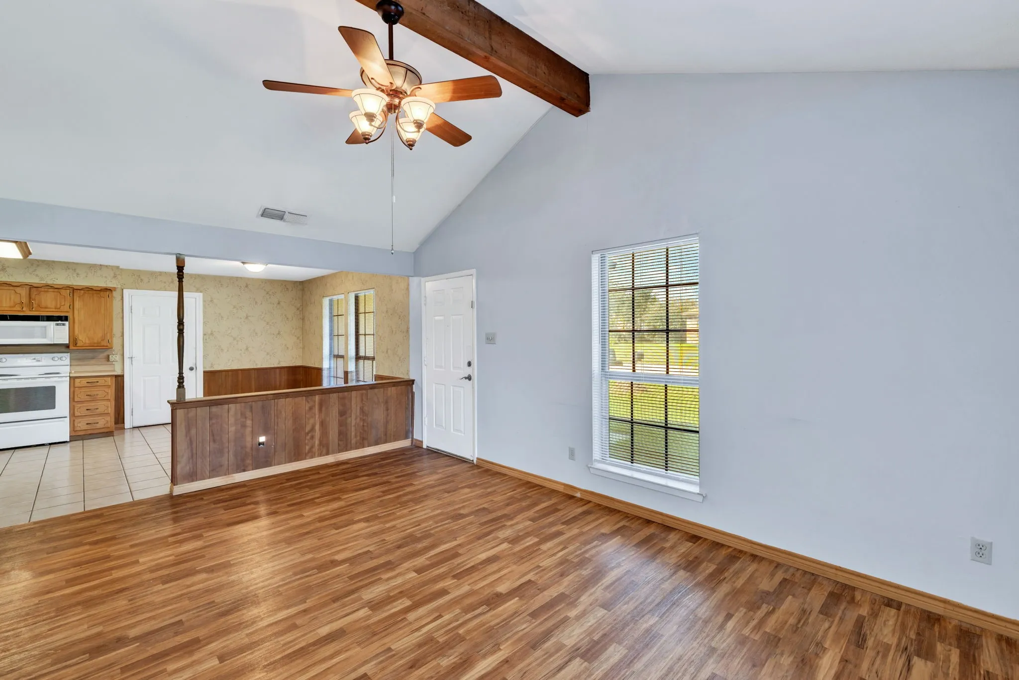 Single Family Residence For Sale in Johnson County , 501 Post Oak Lane, Burleson, Texas 76028, 3 Bedroom, 2 Bathroom, 1 Garage spaces, 1,152 Sqft, built in 1984, mls#21260147, Real Estate Agent in Burleson, Homes For Sale in Johnson county, Homes For Sale in Burleson, Realtor in Burleson Texas, Real Estate Brokerage Independent Realty Texas, Luminita Cordes Realtor