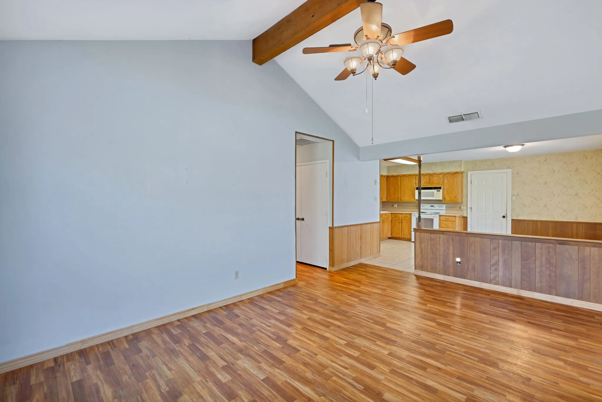 Single Family Residence For Sale in Johnson County , 501 Post Oak Lane, Burleson, Texas 76028, 3 Bedroom, 2 Bathroom, 1 Garage spaces, 1,152 Sqft, built in 1984, mls#21260147, Real Estate Agent in Burleson, Homes For Sale in Johnson county, Homes For Sale in Burleson, Realtor in Burleson Texas, Real Estate Brokerage Independent Realty Texas, Luminita Cordes Realtor