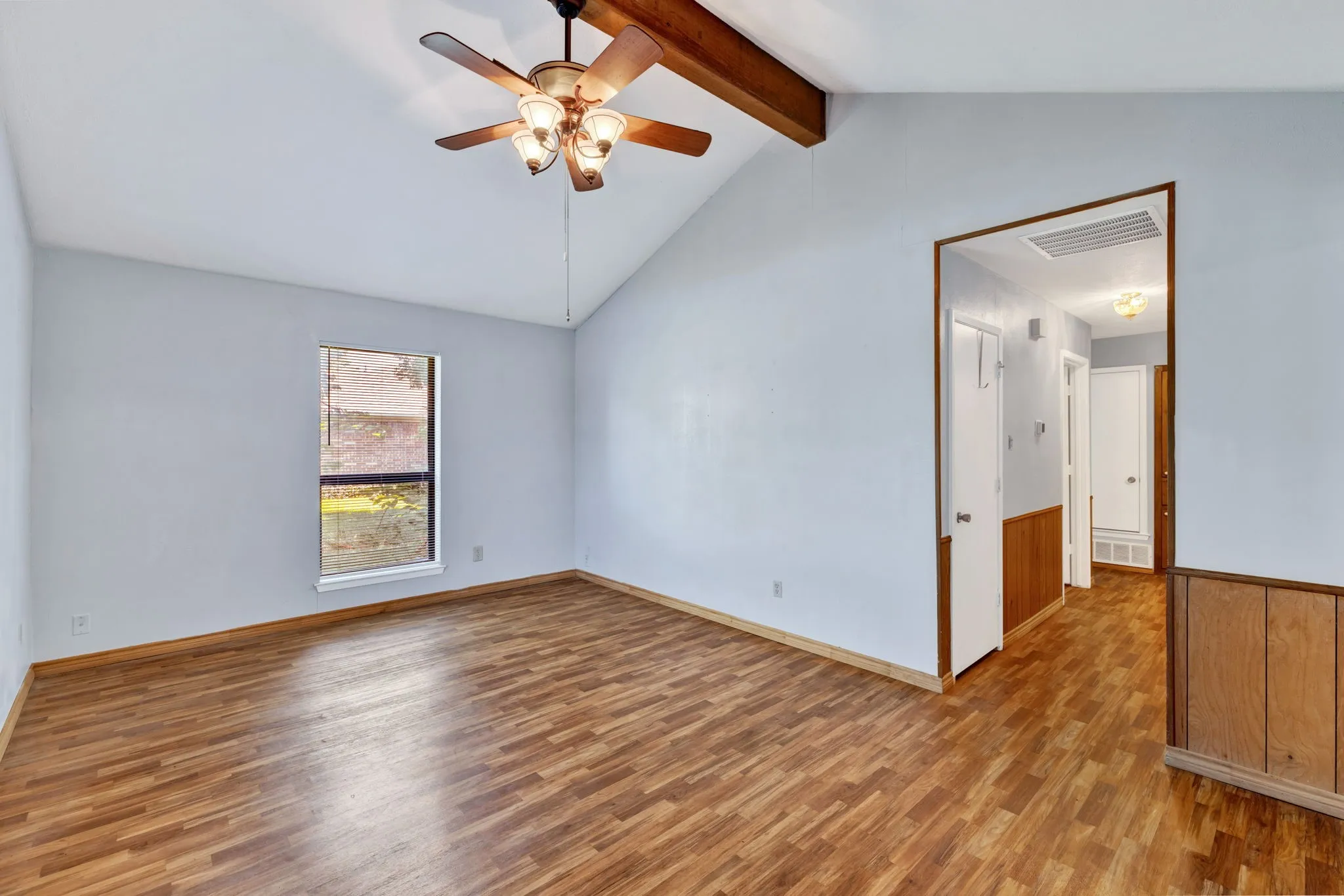 Single Family Residence For Sale in Johnson County , 501 Post Oak Lane, Burleson, Texas 76028, 3 Bedroom, 2 Bathroom, 1 Garage spaces, 1,152 Sqft, built in 1984, mls#21260147, Real Estate Agent in Burleson, Homes For Sale in Johnson county, Homes For Sale in Burleson, Realtor in Burleson Texas, Real Estate Brokerage Independent Realty Texas, Luminita Cordes Realtor