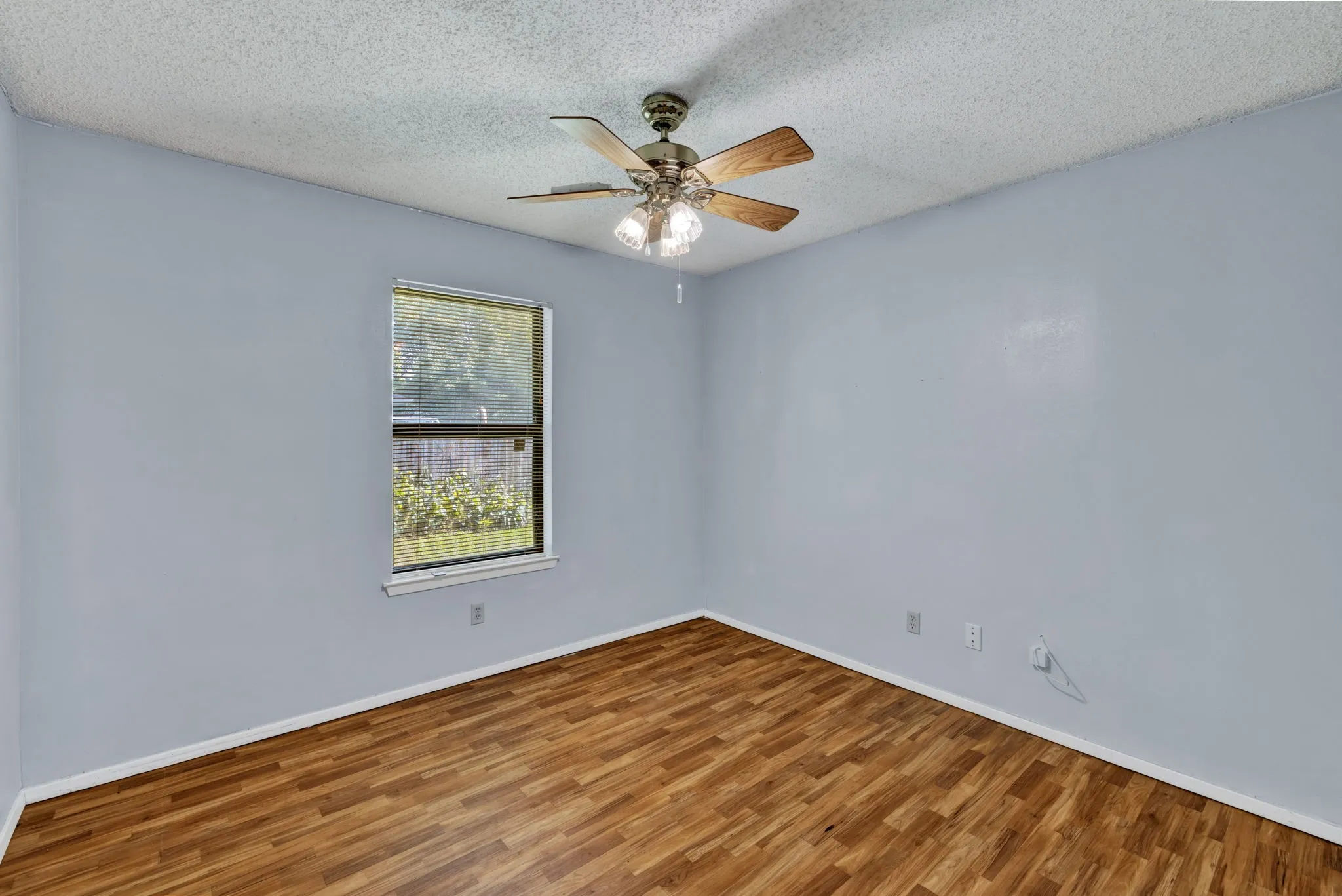 Single Family Residence For Sale in Johnson County , 501 Post Oak Lane, Burleson, Texas 76028, 3 Bedroom, 2 Bathroom, 1 Garage spaces, 1,152 Sqft, built in 1984, mls#21260147, Real Estate Agent in Burleson, Homes For Sale in Johnson county, Homes For Sale in Burleson, Realtor in Burleson Texas, Real Estate Brokerage Independent Realty Texas, Luminita Cordes Realtor