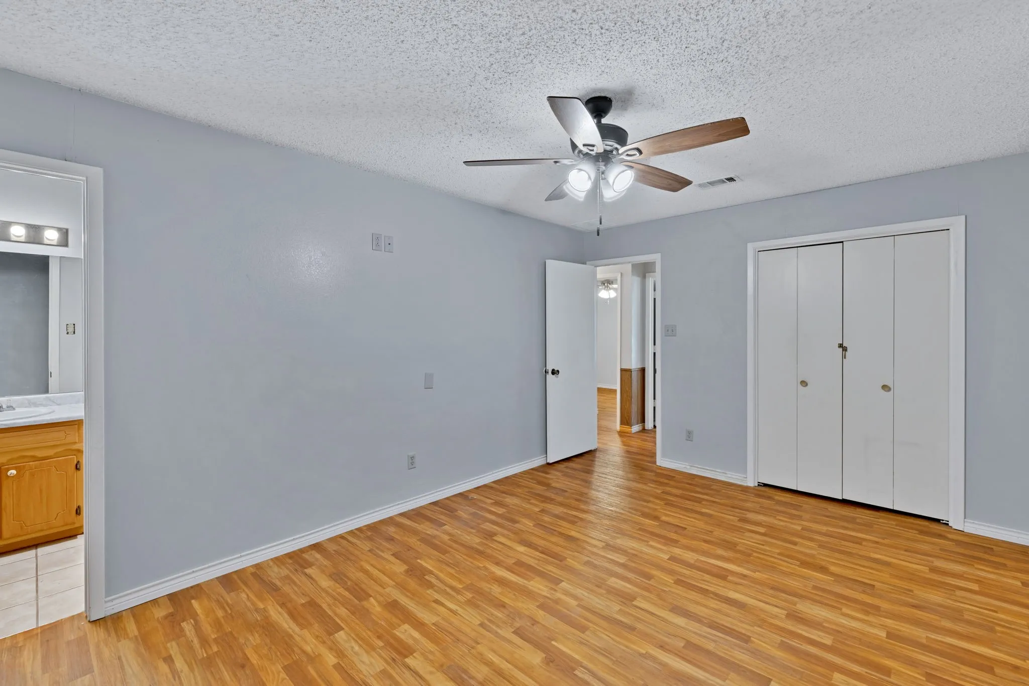 Single Family Residence For Sale in Johnson County , 501 Post Oak Lane, Burleson, Texas 76028, 3 Bedroom, 2 Bathroom, 1 Garage spaces, 1,152 Sqft, built in 1984, mls#21260147, Real Estate Agent in Burleson, Homes For Sale in Johnson county, Homes For Sale in Burleson, Realtor in Burleson Texas, Real Estate Brokerage Independent Realty Texas, Luminita Cordes Realtor