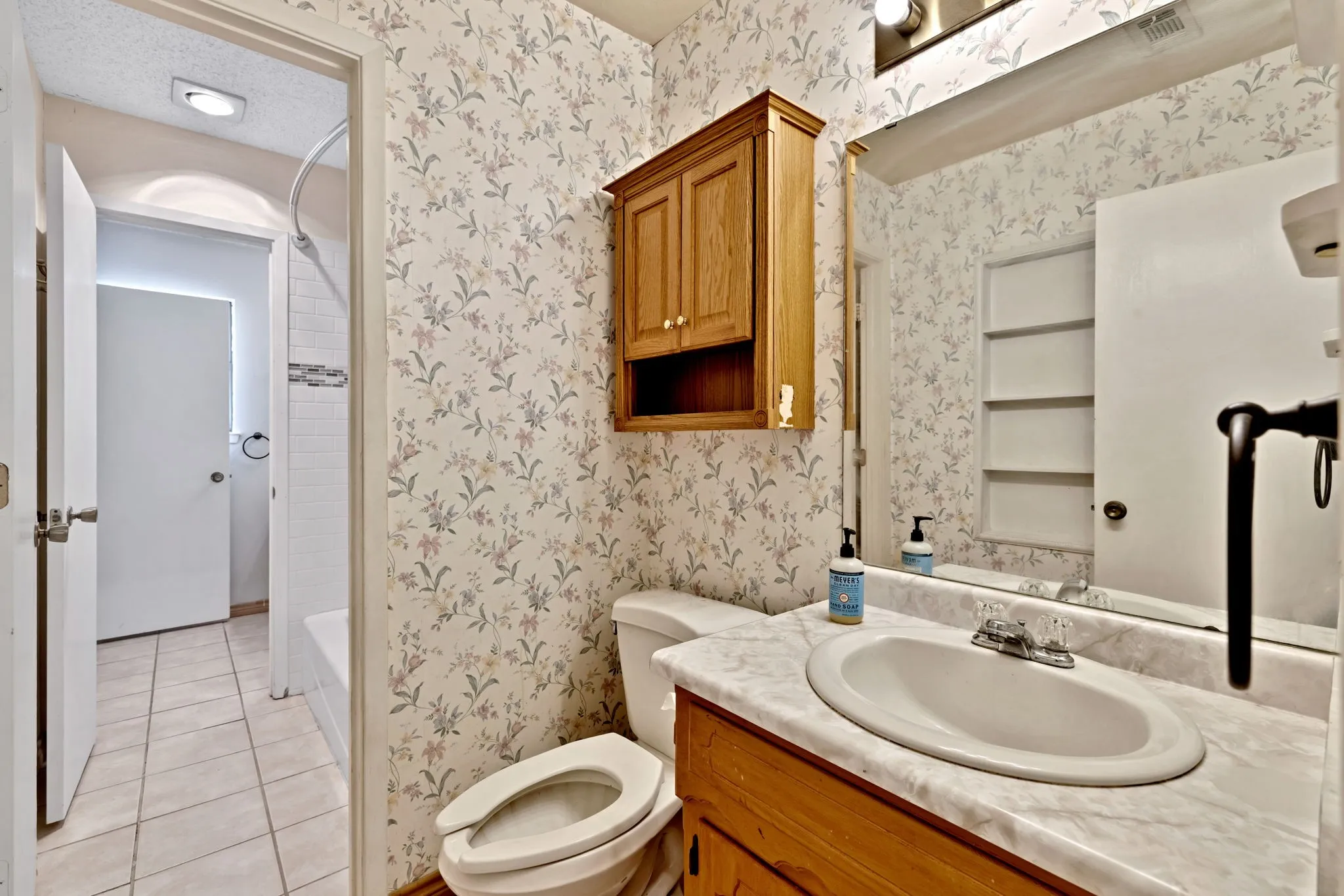 Single Family Residence For Sale in Johnson County , 501 Post Oak Lane, Burleson, Texas 76028, 3 Bedroom, 2 Bathroom, 1 Garage spaces, 1,152 Sqft, built in 1984, mls#21260147, Real Estate Agent in Burleson, Homes For Sale in Johnson county, Homes For Sale in Burleson, Realtor in Burleson Texas, Real Estate Brokerage Independent Realty Texas, Luminita Cordes Realtor
