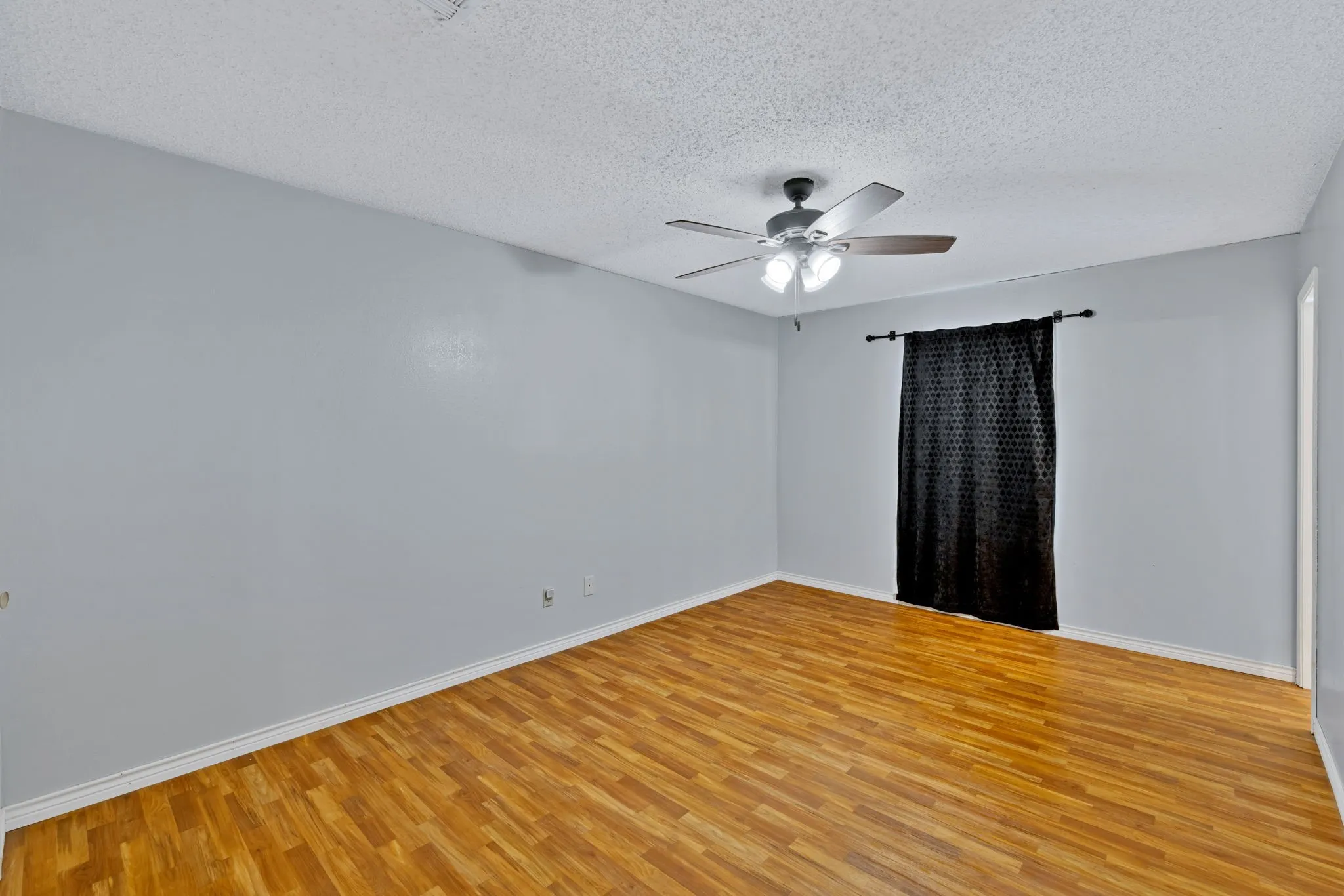Single Family Residence For Sale in Johnson County , 501 Post Oak Lane, Burleson, Texas 76028, 3 Bedroom, 2 Bathroom, 1 Garage spaces, 1,152 Sqft, built in 1984, mls#21260147, Real Estate Agent in Burleson, Homes For Sale in Johnson county, Homes For Sale in Burleson, Realtor in Burleson Texas, Real Estate Brokerage Independent Realty Texas, Luminita Cordes Realtor