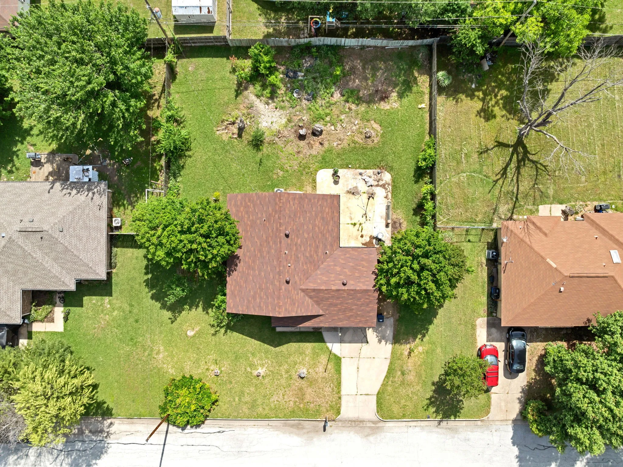 Single Family Residence For Sale in Johnson County , 501 Post Oak Lane, Burleson, Texas 76028, 3 Bedroom, 2 Bathroom, 1 Garage spaces, 1,152 Sqft, built in 1984, mls#21260147, Real Estate Agent in Burleson, Homes For Sale in Johnson county, Homes For Sale in Burleson, Realtor in Burleson Texas, Real Estate Brokerage Independent Realty Texas, Luminita Cordes Realtor
