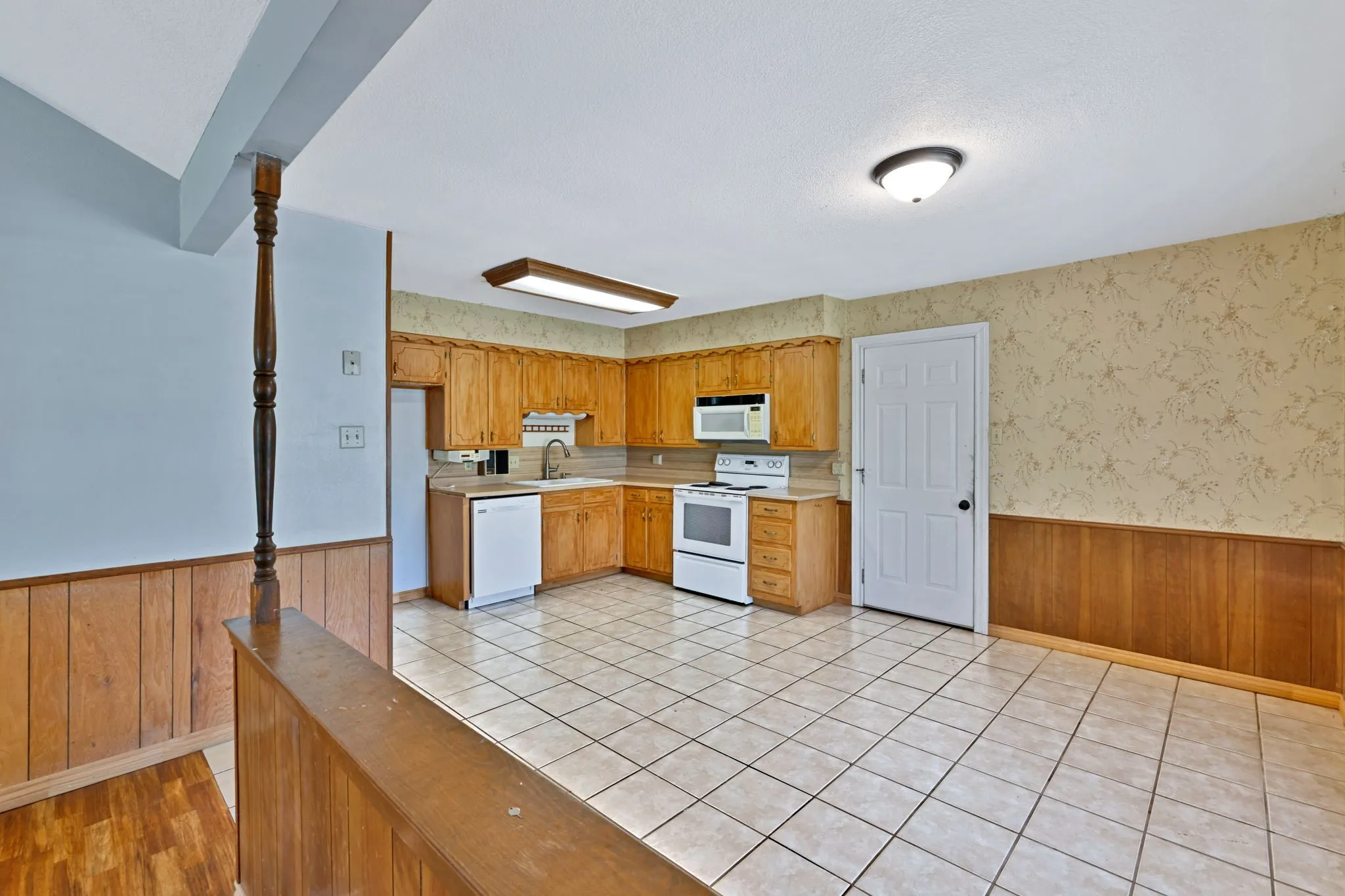 Single Family Residence For Sale in Johnson County , 501 Post Oak Lane, Burleson, Texas 76028, 3 Bedroom, 2 Bathroom, 1 Garage spaces, 1,152 Sqft, built in 1984, mls#21260147, Real Estate Agent in Burleson, Homes For Sale in Johnson county, Homes For Sale in Burleson, Realtor in Burleson Texas, Real Estate Brokerage Independent Realty Texas, Luminita Cordes Realtor