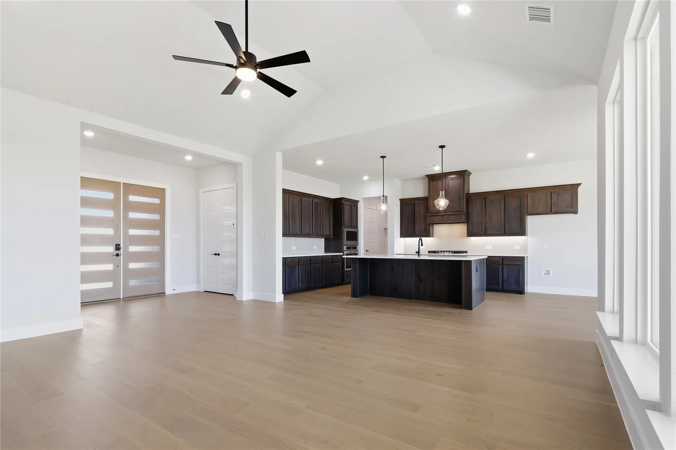 Single Family Residence For Sale in Ellis County , 2230 Tutt Trail, Waxahachie, Texas 75167, 3 Bedrooms, 3 Bathrooms, 3 Garage spaces, 2,758 Sqft, built in 2025, New Construction - Complete, Price $668,900, mls#21259354, Real Estate Agent in Waxahachie, Homes For Sale in Ellis county, Homes For Sale in Waxahachie, Realtor in Waxahachie Texas, Real Estate Brokerage Independent Realty Texas, Luminita Cordes Realtor