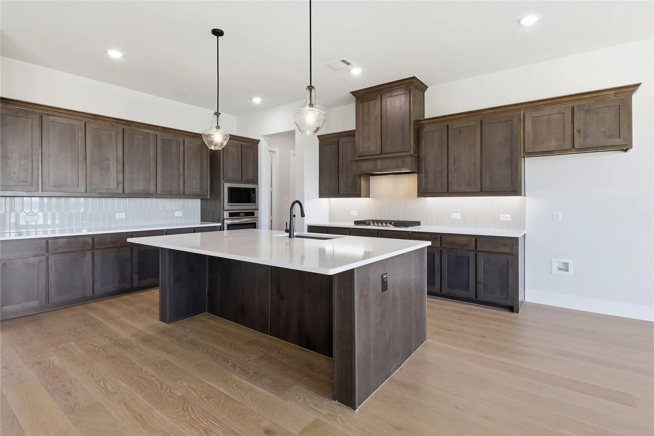 Single Family Residence For Sale in Ellis County , 2230 Tutt Trail, Waxahachie, Texas 75167, 3 Bedrooms, 3 Bathrooms, 3 Garage spaces, 2,758 Sqft, built in 2025, New Construction - Complete, Price $668,900, mls#21259354, Real Estate Agent in Waxahachie, Homes For Sale in Ellis county, Homes For Sale in Waxahachie, Realtor in Waxahachie Texas, Real Estate Brokerage Independent Realty Texas, Luminita Cordes Realtor