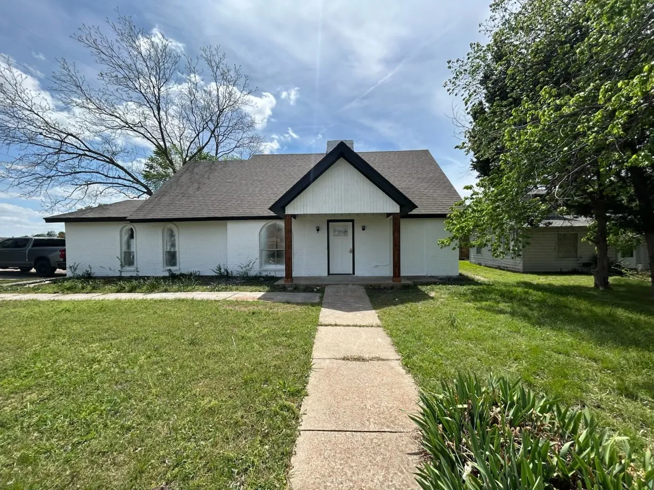 Single Family Residence For Sale in Dallas County , 2814 Bobtown Road, Garland, Texas 75043, 4 Bedroom, 3 Bathroom, 2 Garage spaces, 1,735 Sqft, built in 1974, Preowned, mls#21225656, Real Estate Agent in Garland, Homes For Sale in Dallas county, Homes For Sale in Garland, Realtor in Garland Texas, Real Estate Brokerage Independent Realty Texas, Luminita Cordes Realtor