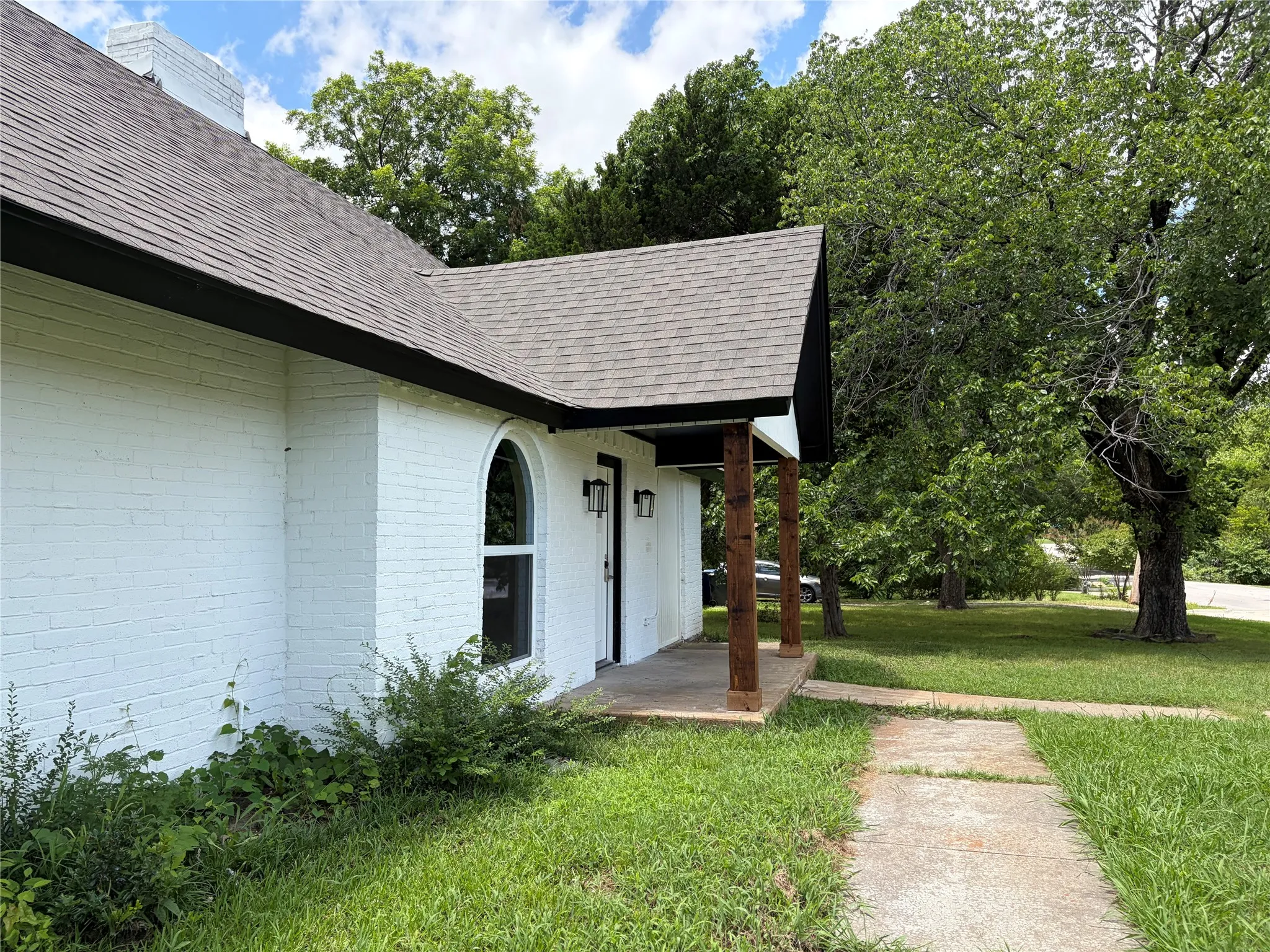 Single Family Residence For Sale in Dallas County , 2814 Bobtown Road, Garland, Texas 75043, 4 Bedroom, 3 Bathroom, 2 Garage spaces, 1,735 Sqft, built in 1974, Preowned, mls#21225656, Real Estate Agent in Garland, Homes For Sale in Dallas county, Homes For Sale in Garland, Realtor in Garland Texas, Real Estate Brokerage Independent Realty Texas, Luminita Cordes Realtor