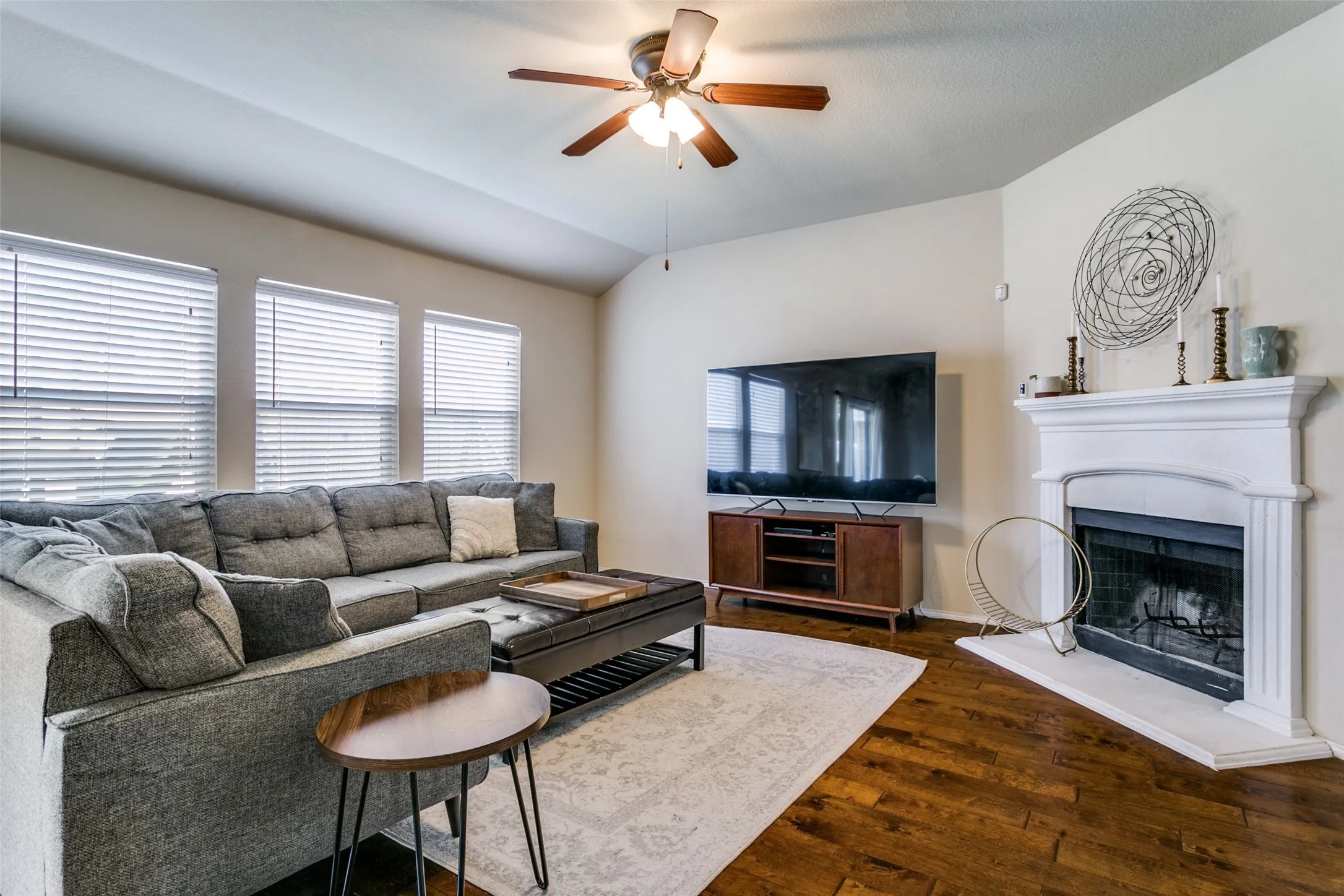 Single Family Residence For Sale in Tarrant County , 1629 Quails Nest Drive, Fort Worth, Texas 76177, 5 Bedrooms, 3 Bathrooms, 2 Garage spaces, 2,889 Sqft, built in 2007, Preowned, Price $390,000, mls#21260158, Real Estate Agent in Fort Worth, Homes For Sale in Tarrant county, Homes For Sale in Fort Worth, Realtor in Fort Worth Texas, Real Estate Brokerage Independent Realty Texas, Luminita Cordes Realtor