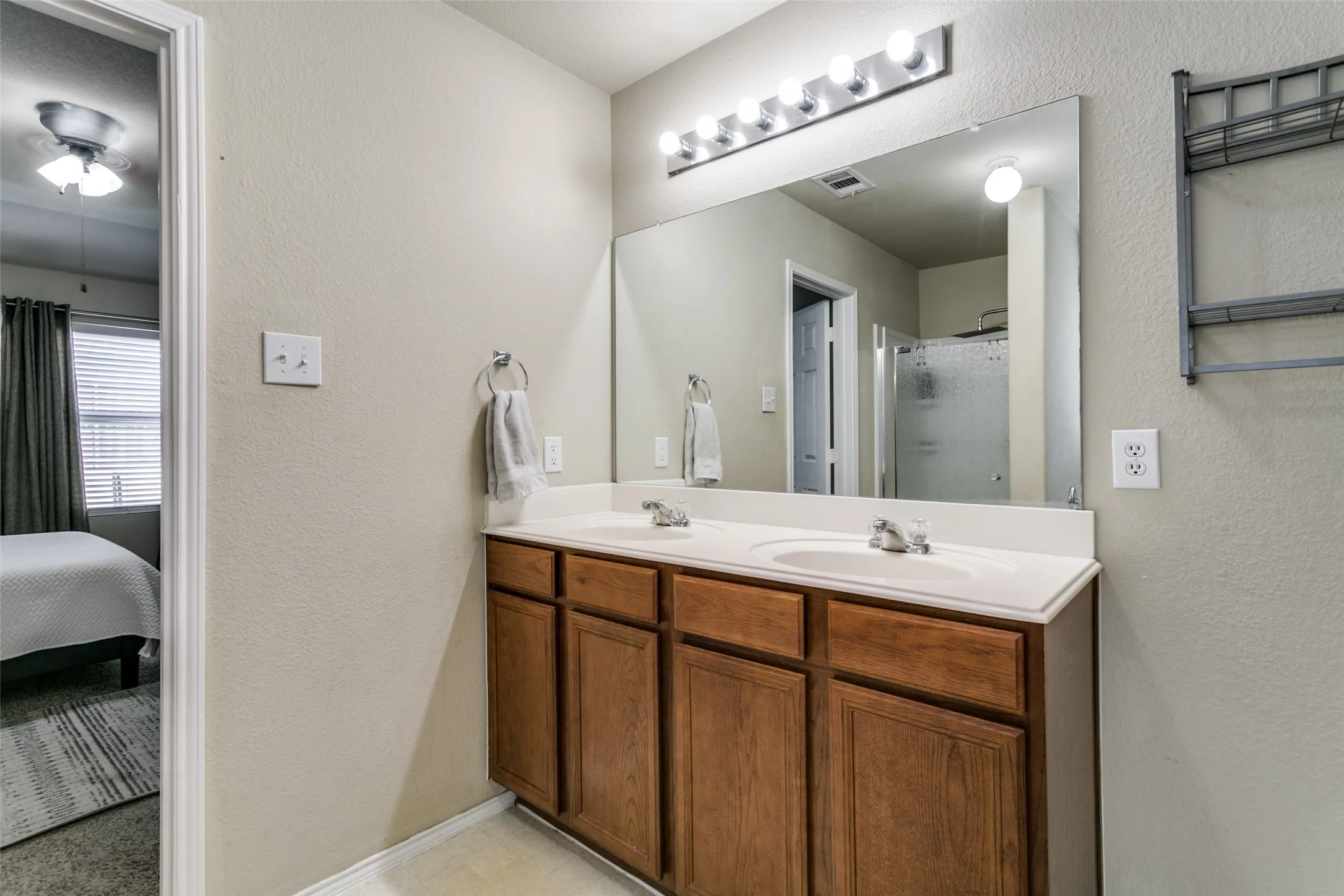 Single Family Residence For Sale in Tarrant County , 1629 Quails Nest Drive, Fort Worth, Texas 76177, 5 Bedrooms, 3 Bathrooms, 2 Garage spaces, 2,889 Sqft, built in 2007, Preowned, Price $390,000, mls#21260158, Real Estate Agent in Fort Worth, Homes For Sale in Tarrant county, Homes For Sale in Fort Worth, Realtor in Fort Worth Texas, Real Estate Brokerage Independent Realty Texas, Luminita Cordes Realtor
