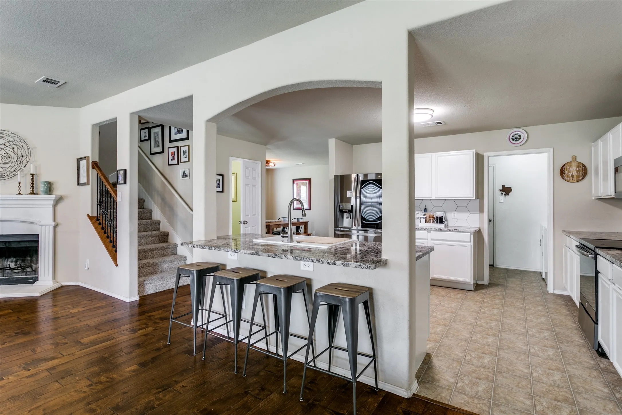 Single Family Residence For Sale in Tarrant County , 1629 Quails Nest Drive, Fort Worth, Texas 76177, 5 Bedrooms, 3 Bathrooms, 2 Garage spaces, 2,889 Sqft, built in 2007, Preowned, Price $390,000, mls#21260158, Real Estate Agent in Fort Worth, Homes For Sale in Tarrant county, Homes For Sale in Fort Worth, Realtor in Fort Worth Texas, Real Estate Brokerage Independent Realty Texas, Luminita Cordes Realtor