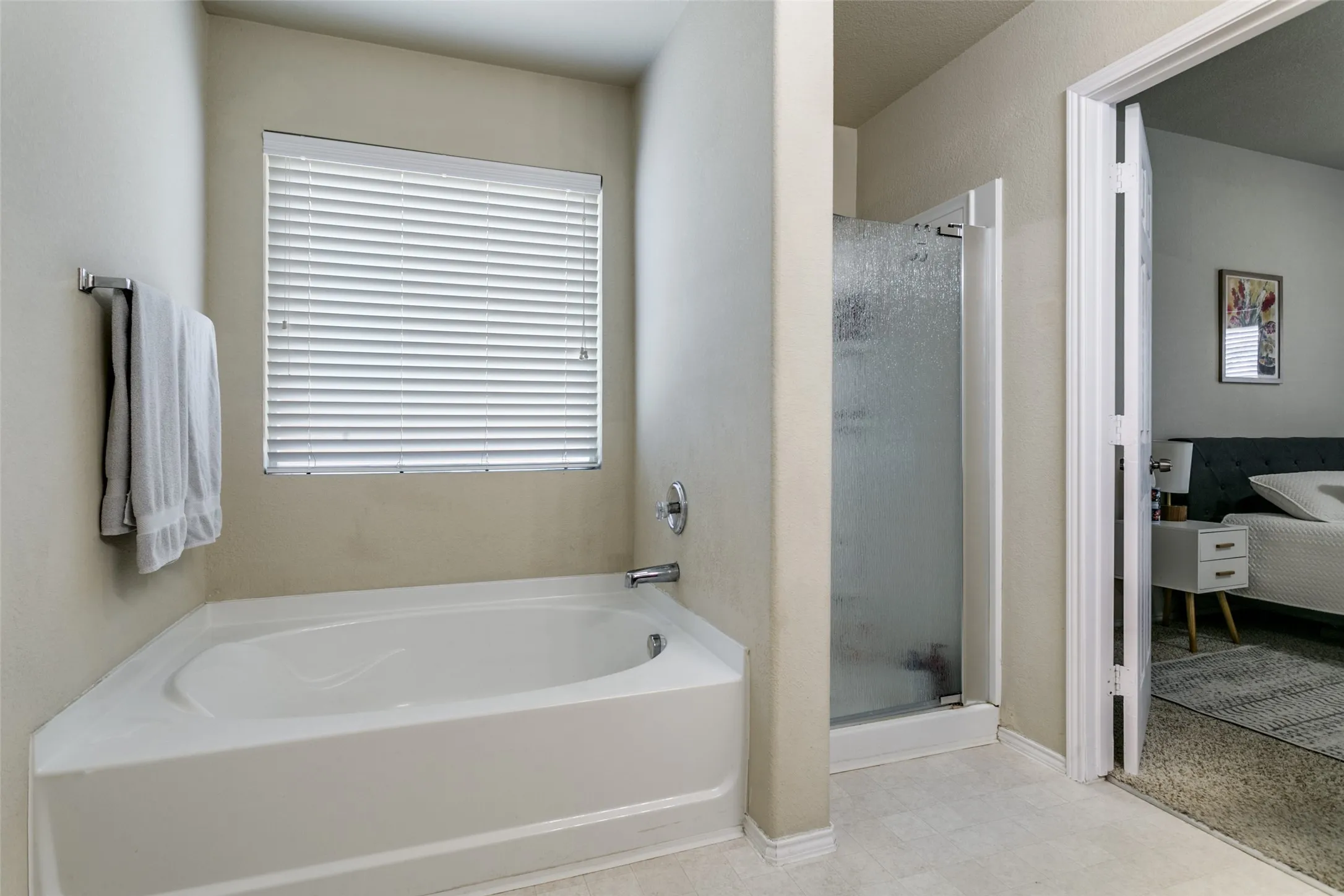 Single Family Residence For Sale in Tarrant County , 1629 Quails Nest Drive, Fort Worth, Texas 76177, 5 Bedrooms, 3 Bathrooms, 2 Garage spaces, 2,889 Sqft, built in 2007, Preowned, Price $390,000, mls#21260158, Real Estate Agent in Fort Worth, Homes For Sale in Tarrant county, Homes For Sale in Fort Worth, Realtor in Fort Worth Texas, Real Estate Brokerage Independent Realty Texas, Luminita Cordes Realtor