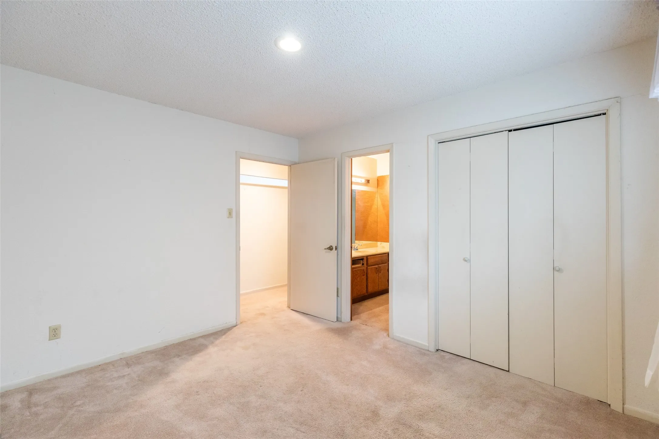 Single Family Residence For Sale in Taylor County , 3265 Woodhollow Circle, Abilene, Texas 79606, 3 Bedroom, 3 Bathroom, 2 Garage spaces, 2,055 Sqft, built in 1978, Preowned, mls#21259134, Real Estate Agent in Abilene, Homes For Sale in Taylor county, Homes For Sale in Abilene, Realtor in Abilene Texas, Real Estate Brokerage Independent Realty Texas, Luminita Cordes Realtor