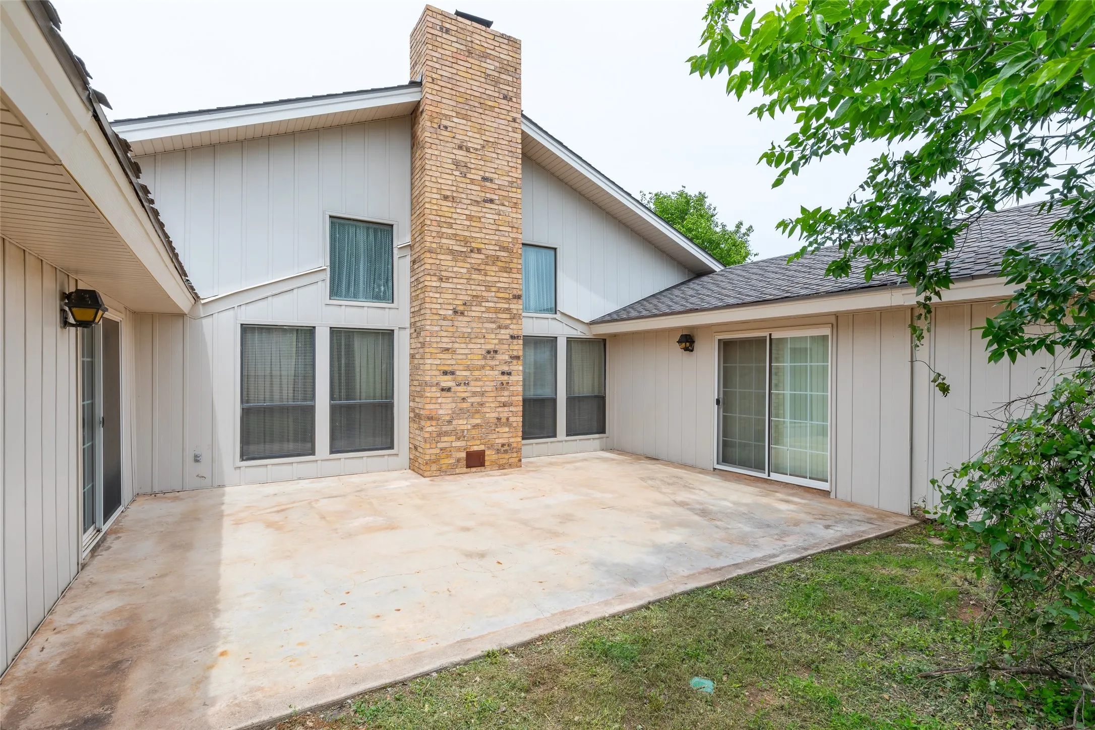 Single Family Residence For Sale in Taylor County , 3265 Woodhollow Circle, Abilene, Texas 79606, 3 Bedroom, 3 Bathroom, 2 Garage spaces, 2,055 Sqft, built in 1978, Preowned, mls#21259134, Real Estate Agent in Abilene, Homes For Sale in Taylor county, Homes For Sale in Abilene, Realtor in Abilene Texas, Real Estate Brokerage Independent Realty Texas, Luminita Cordes Realtor