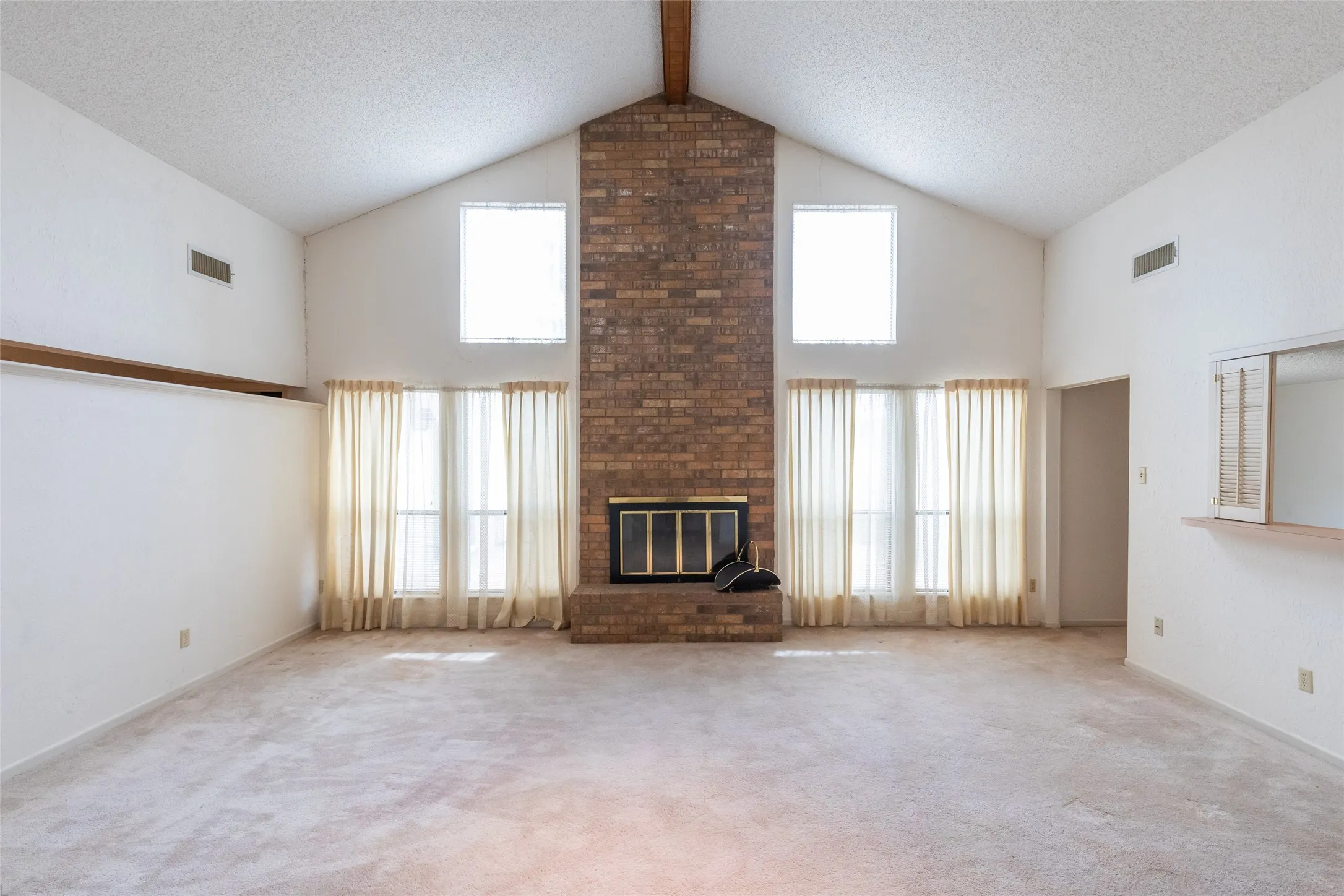 Single Family Residence For Sale in Taylor County , 3265 Woodhollow Circle, Abilene, Texas 79606, 3 Bedroom, 3 Bathroom, 2 Garage spaces, 2,055 Sqft, built in 1978, Preowned, mls#21259134, Real Estate Agent in Abilene, Homes For Sale in Taylor county, Homes For Sale in Abilene, Realtor in Abilene Texas, Real Estate Brokerage Independent Realty Texas, Luminita Cordes Realtor