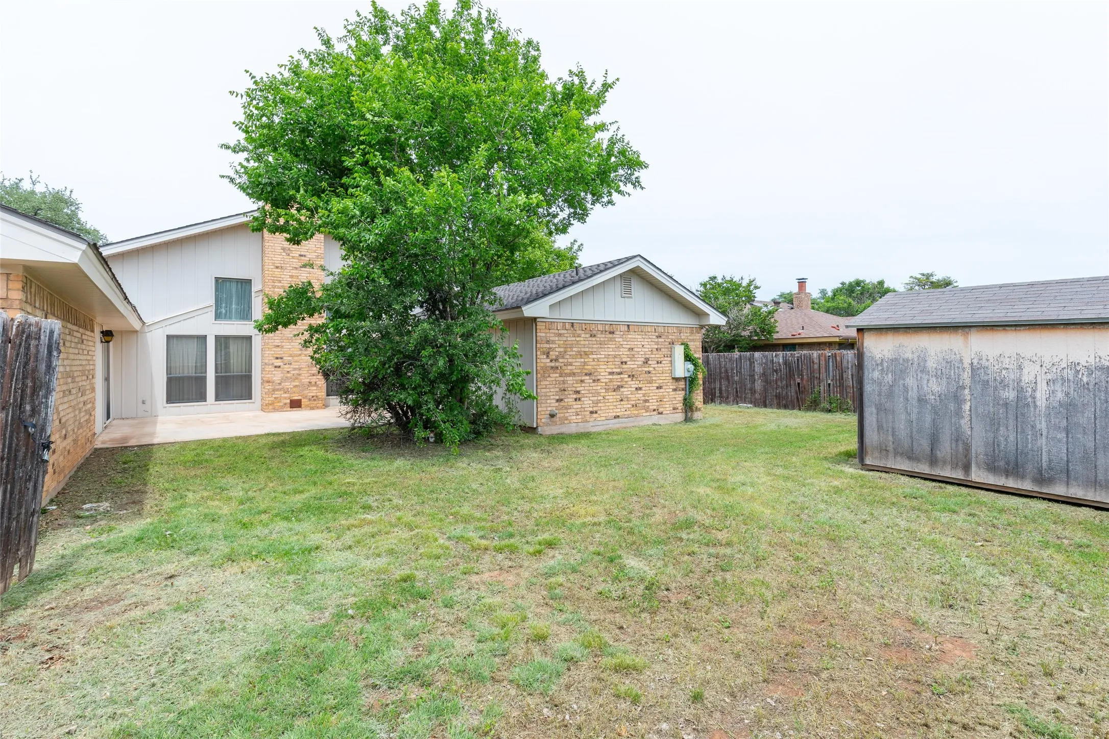 Single Family Residence For Sale in Taylor County , 3265 Woodhollow Circle, Abilene, Texas 79606, 3 Bedroom, 3 Bathroom, 2 Garage spaces, 2,055 Sqft, built in 1978, Preowned, mls#21259134, Real Estate Agent in Abilene, Homes For Sale in Taylor county, Homes For Sale in Abilene, Realtor in Abilene Texas, Real Estate Brokerage Independent Realty Texas, Luminita Cordes Realtor