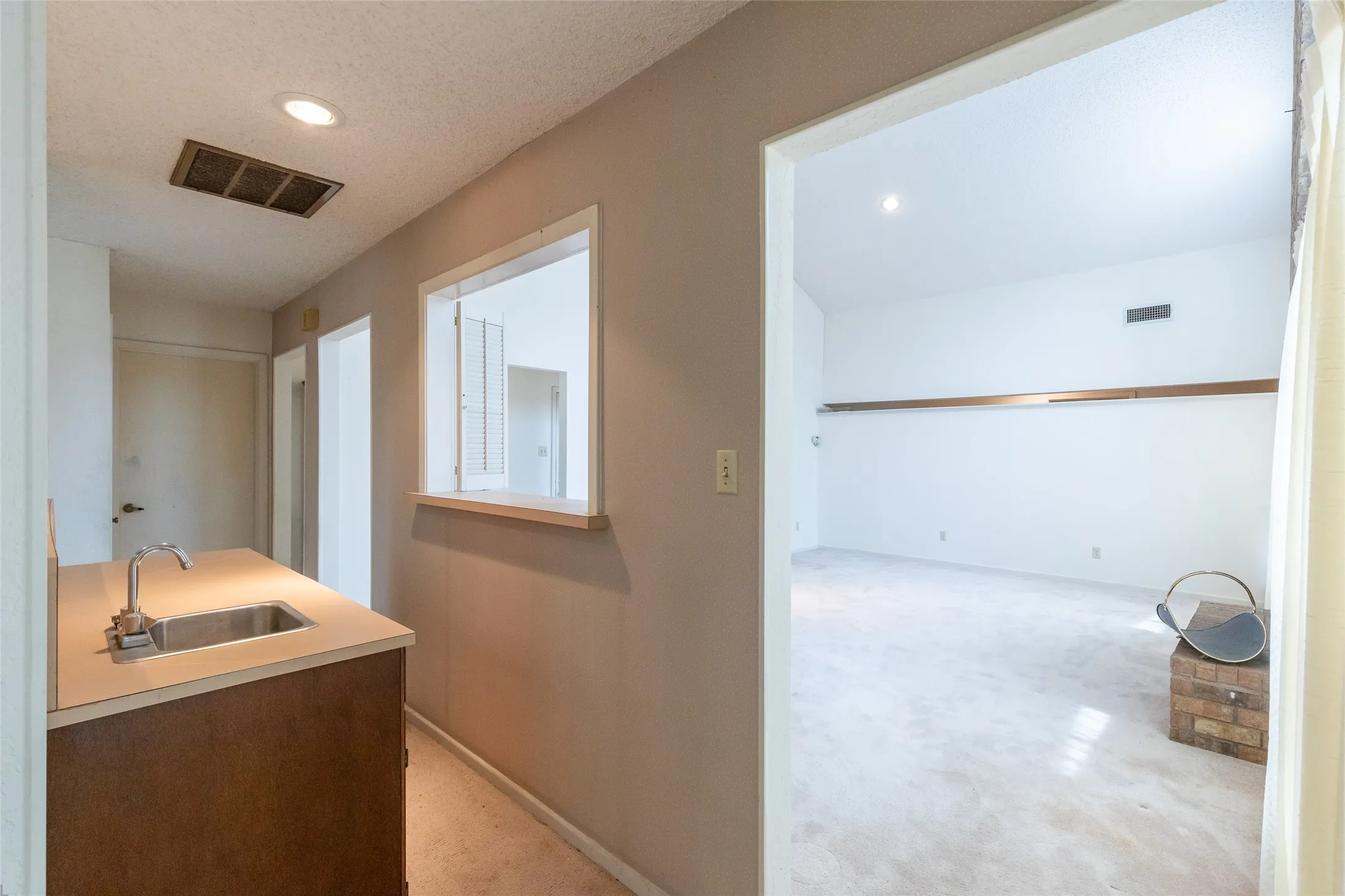 Single Family Residence For Sale in Taylor County , 3265 Woodhollow Circle, Abilene, Texas 79606, 3 Bedroom, 3 Bathroom, 2 Garage spaces, 2,055 Sqft, built in 1978, Preowned, mls#21259134, Real Estate Agent in Abilene, Homes For Sale in Taylor county, Homes For Sale in Abilene, Realtor in Abilene Texas, Real Estate Brokerage Independent Realty Texas, Luminita Cordes Realtor
