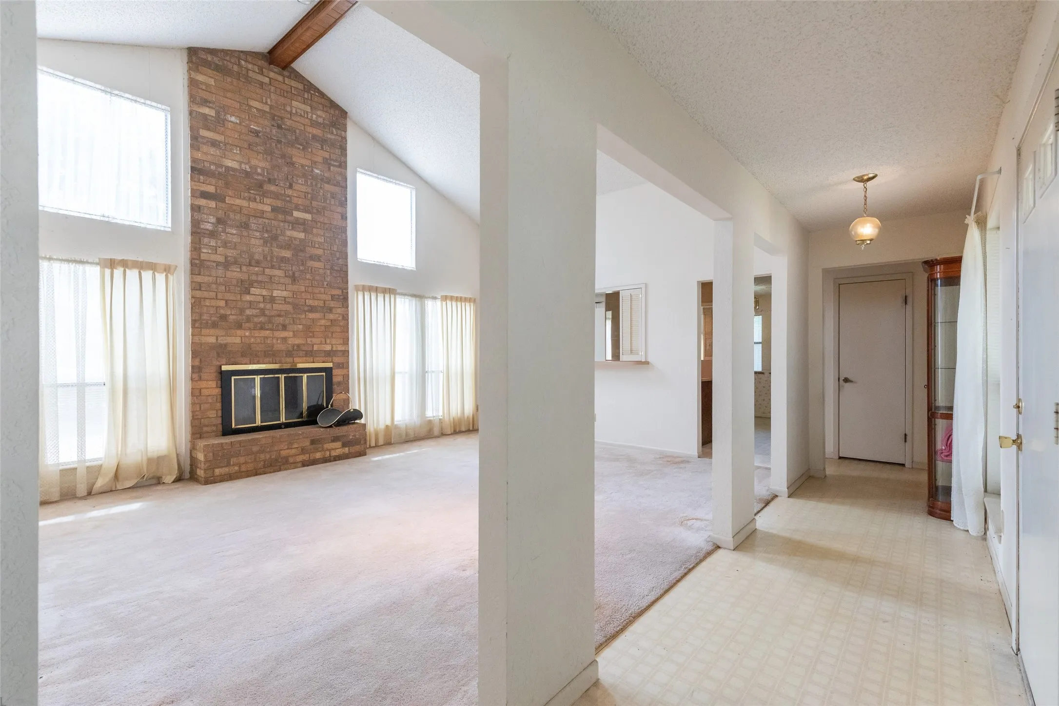 Single Family Residence For Sale in Taylor County , 3265 Woodhollow Circle, Abilene, Texas 79606, 3 Bedroom, 3 Bathroom, 2 Garage spaces, 2,055 Sqft, built in 1978, Preowned, mls#21259134, Real Estate Agent in Abilene, Homes For Sale in Taylor county, Homes For Sale in Abilene, Realtor in Abilene Texas, Real Estate Brokerage Independent Realty Texas, Luminita Cordes Realtor