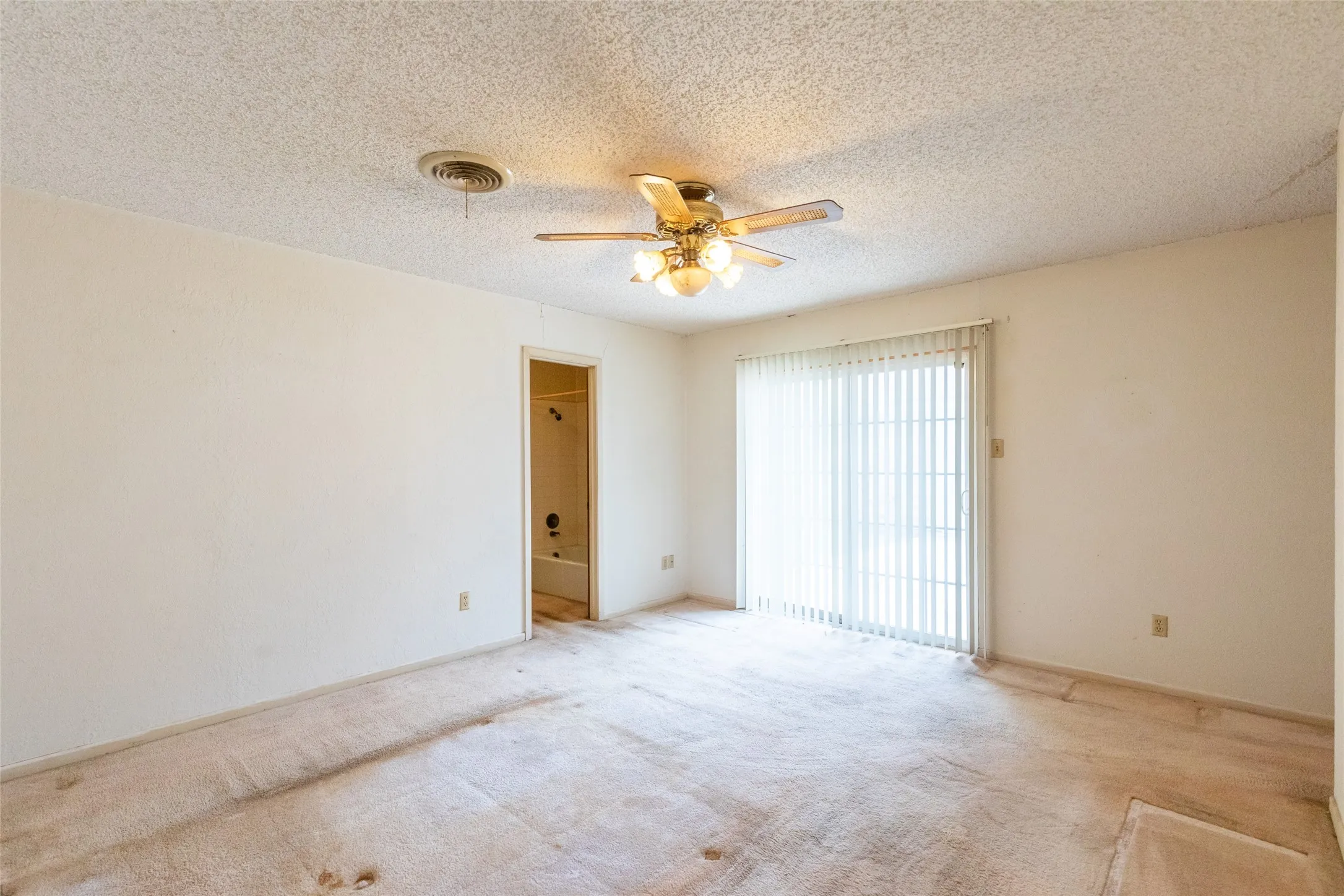 Single Family Residence For Sale in Taylor County , 3265 Woodhollow Circle, Abilene, Texas 79606, 3 Bedroom, 3 Bathroom, 2 Garage spaces, 2,055 Sqft, built in 1978, Preowned, mls#21259134, Real Estate Agent in Abilene, Homes For Sale in Taylor county, Homes For Sale in Abilene, Realtor in Abilene Texas, Real Estate Brokerage Independent Realty Texas, Luminita Cordes Realtor