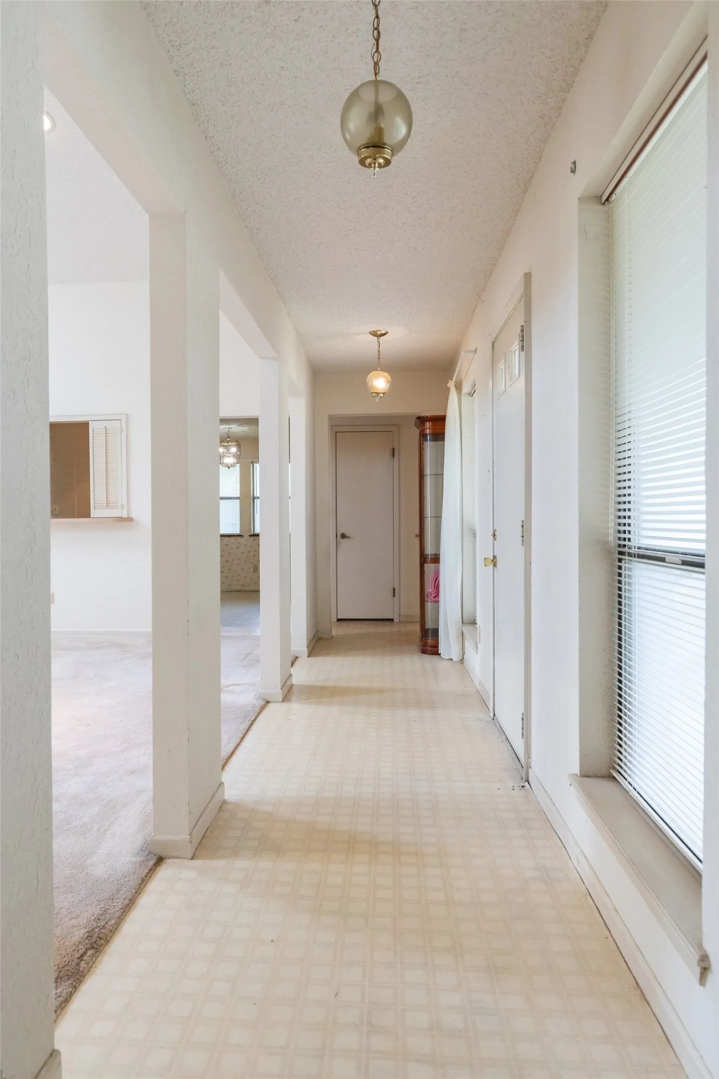 Single Family Residence For Sale in Taylor County , 3265 Woodhollow Circle, Abilene, Texas 79606, 3 Bedroom, 3 Bathroom, 2 Garage spaces, 2,055 Sqft, built in 1978, Preowned, mls#21259134, Real Estate Agent in Abilene, Homes For Sale in Taylor county, Homes For Sale in Abilene, Realtor in Abilene Texas, Real Estate Brokerage Independent Realty Texas, Luminita Cordes Realtor
