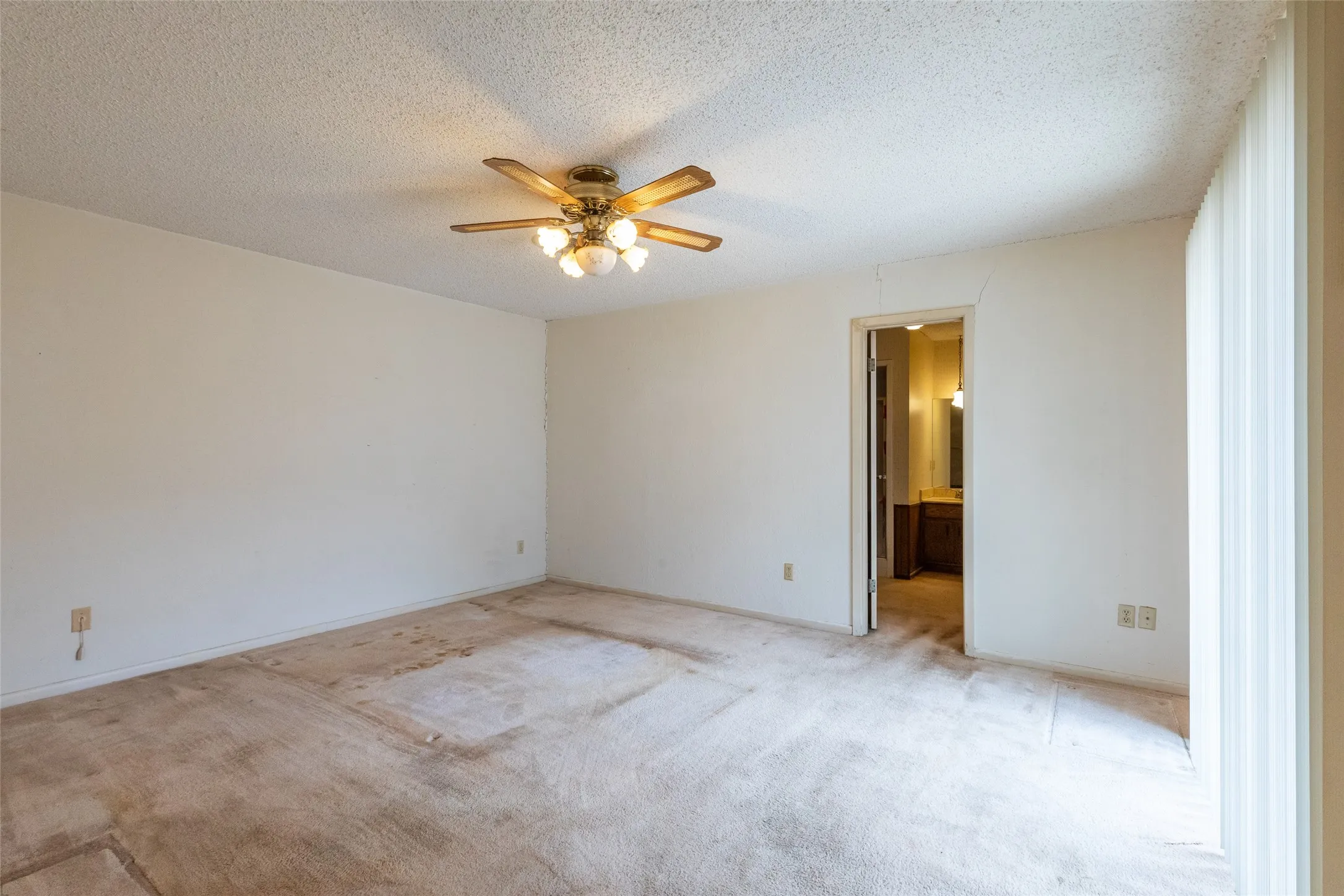 Single Family Residence For Sale in Taylor County , 3265 Woodhollow Circle, Abilene, Texas 79606, 3 Bedroom, 3 Bathroom, 2 Garage spaces, 2,055 Sqft, built in 1978, Preowned, mls#21259134, Real Estate Agent in Abilene, Homes For Sale in Taylor county, Homes For Sale in Abilene, Realtor in Abilene Texas, Real Estate Brokerage Independent Realty Texas, Luminita Cordes Realtor
