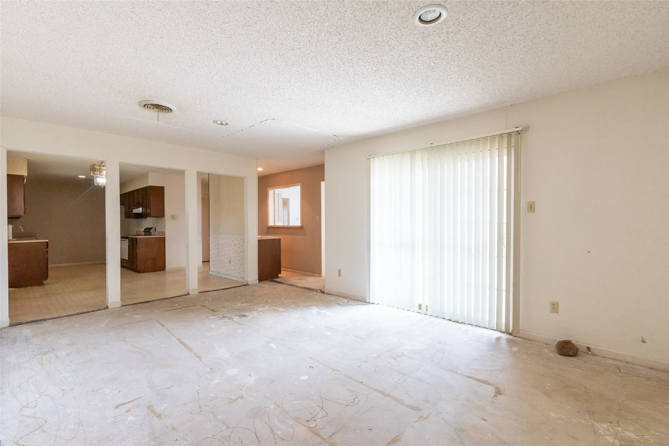 Single Family Residence For Sale in Taylor County , 3265 Woodhollow Circle, Abilene, Texas 79606, 3 Bedroom, 3 Bathroom, 2 Garage spaces, 2,055 Sqft, built in 1978, Preowned, mls#21259134, Real Estate Agent in Abilene, Homes For Sale in Taylor county, Homes For Sale in Abilene, Realtor in Abilene Texas, Real Estate Brokerage Independent Realty Texas, Luminita Cordes Realtor