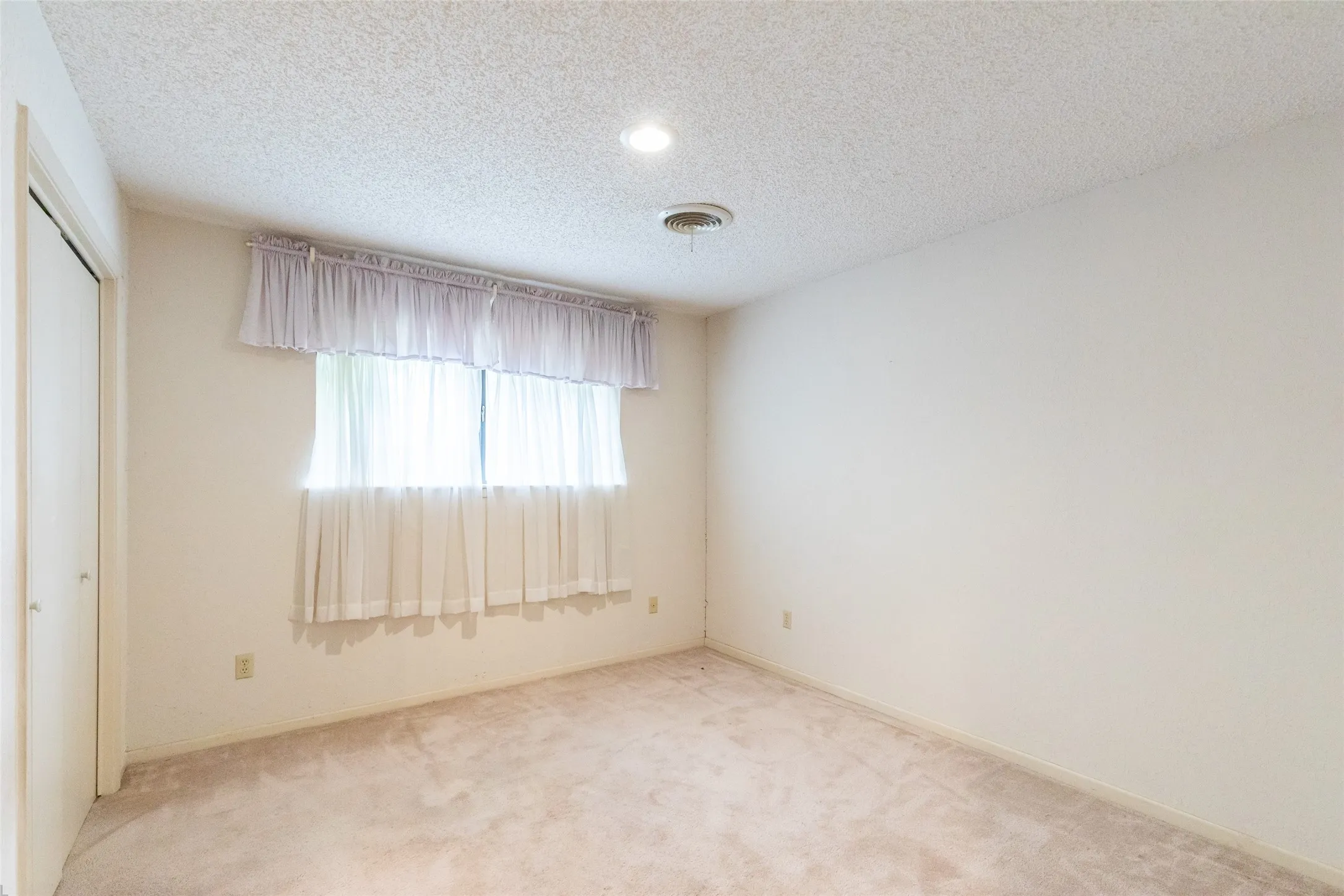 Single Family Residence For Sale in Taylor County , 3265 Woodhollow Circle, Abilene, Texas 79606, 3 Bedroom, 3 Bathroom, 2 Garage spaces, 2,055 Sqft, built in 1978, Preowned, mls#21259134, Real Estate Agent in Abilene, Homes For Sale in Taylor county, Homes For Sale in Abilene, Realtor in Abilene Texas, Real Estate Brokerage Independent Realty Texas, Luminita Cordes Realtor