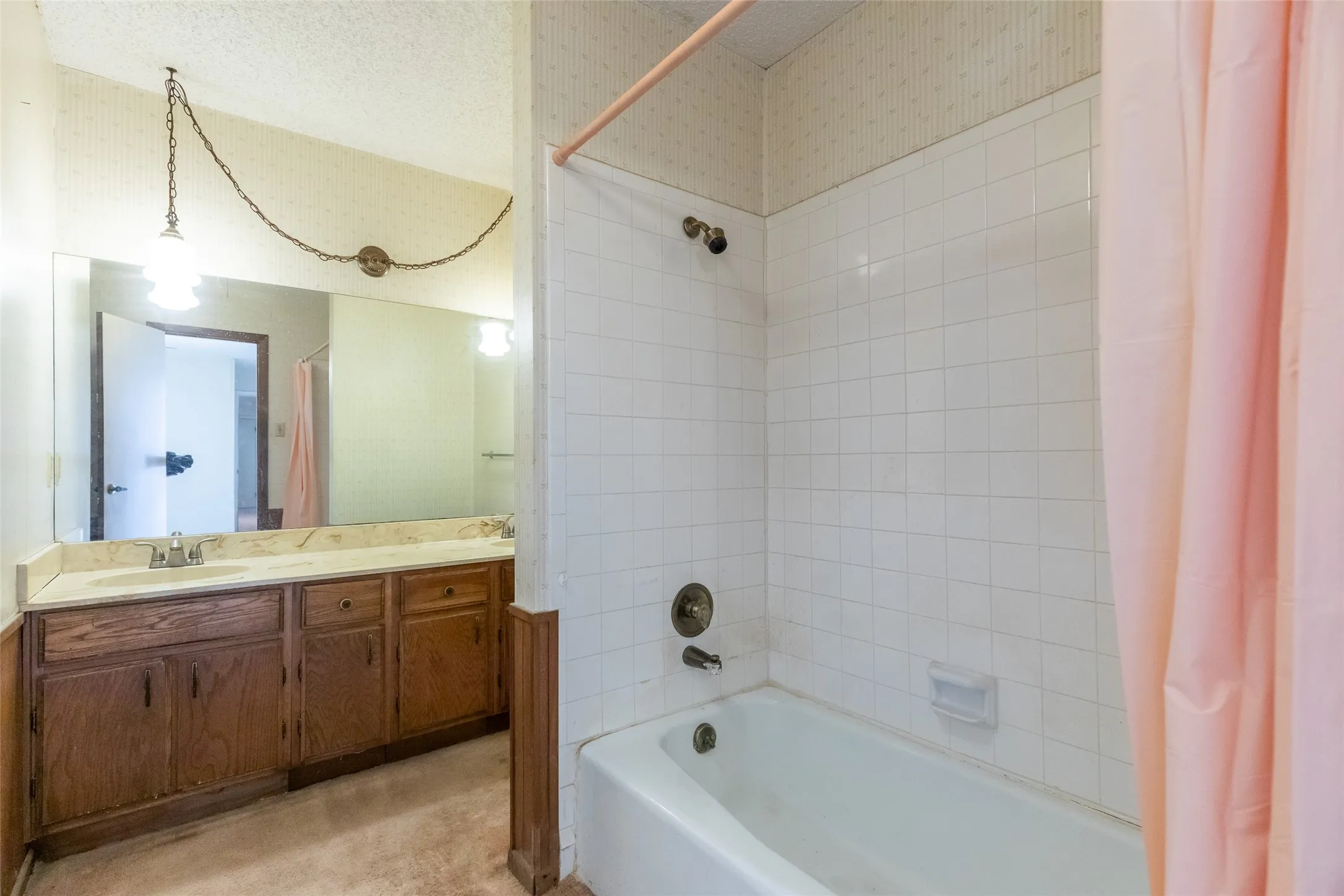 Single Family Residence For Sale in Taylor County , 3265 Woodhollow Circle, Abilene, Texas 79606, 3 Bedroom, 3 Bathroom, 2 Garage spaces, 2,055 Sqft, built in 1978, Preowned, mls#21259134, Real Estate Agent in Abilene, Homes For Sale in Taylor county, Homes For Sale in Abilene, Realtor in Abilene Texas, Real Estate Brokerage Independent Realty Texas, Luminita Cordes Realtor