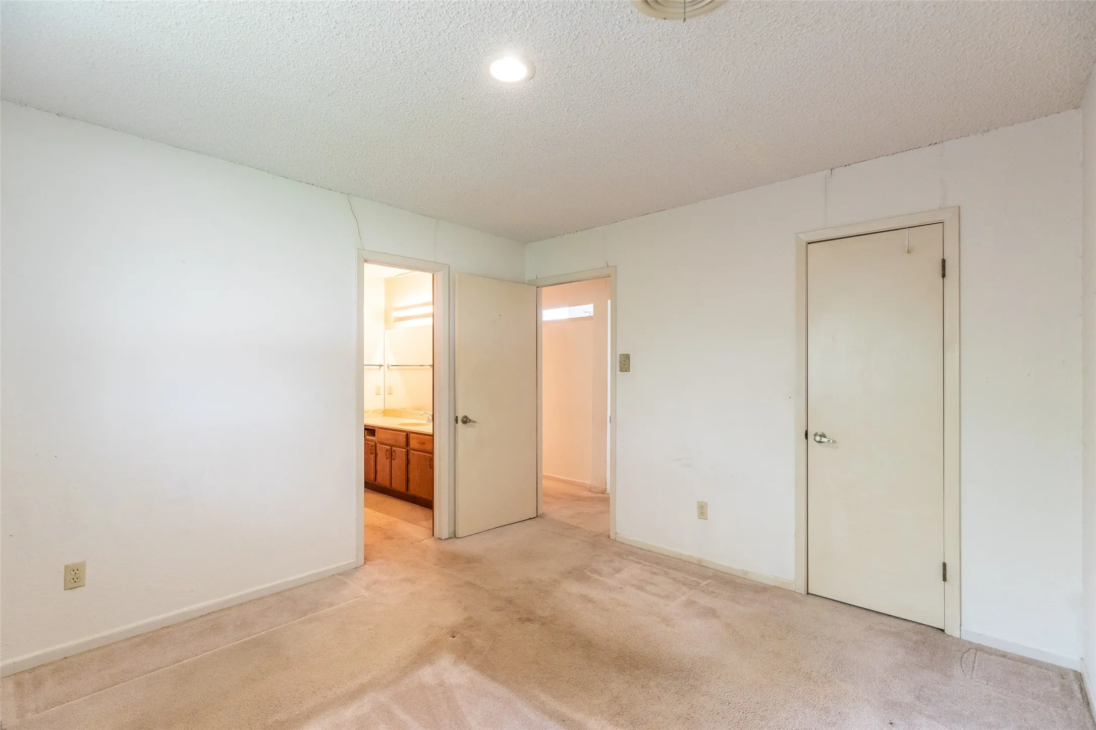 Single Family Residence For Sale in Taylor County , 3265 Woodhollow Circle, Abilene, Texas 79606, 3 Bedroom, 3 Bathroom, 2 Garage spaces, 2,055 Sqft, built in 1978, Preowned, mls#21259134, Real Estate Agent in Abilene, Homes For Sale in Taylor county, Homes For Sale in Abilene, Realtor in Abilene Texas, Real Estate Brokerage Independent Realty Texas, Luminita Cordes Realtor
