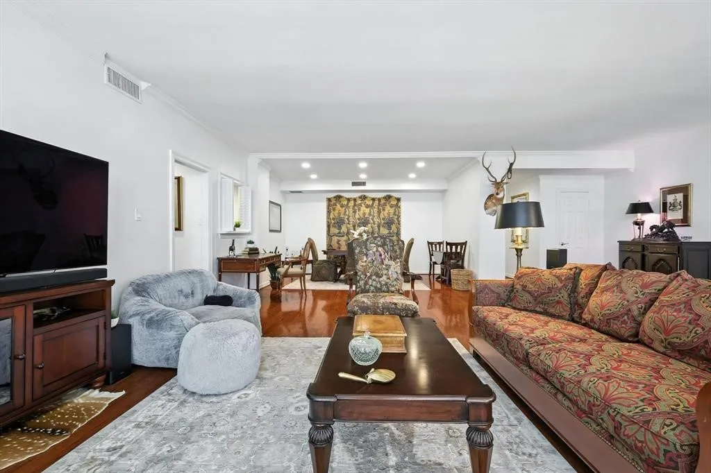 Living/Dining Area