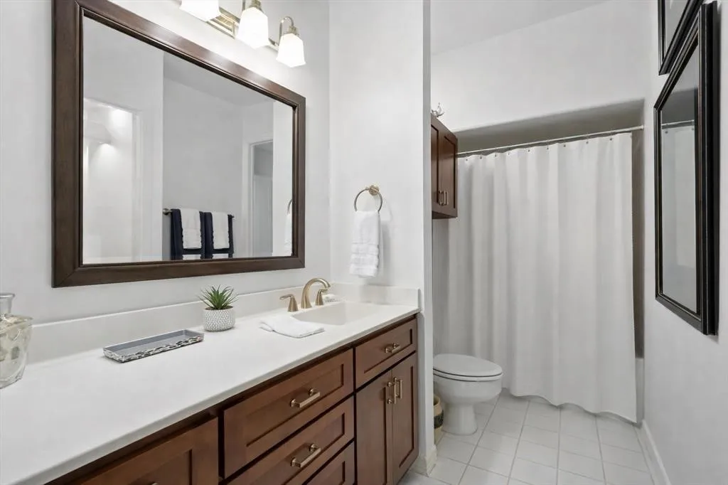Guest/Other Bathroom