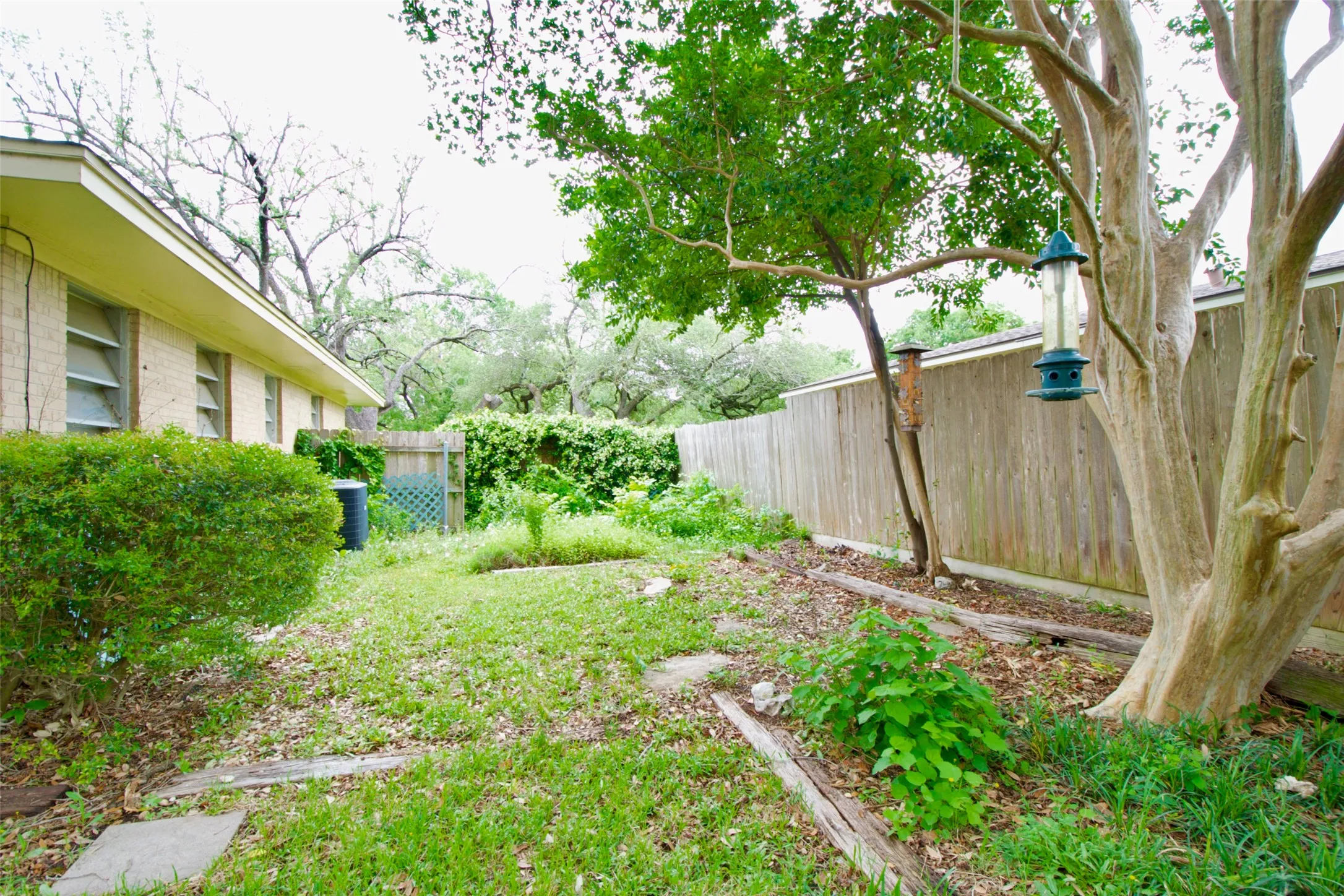 Single Family Residence For Sale in Mc Lennan County , 4901 Pine Avenue, Waco, Texas 76710, 4 Bedroom, 3 Bathroom, Garage spaces, 2,566 Sqft, built in 1956, mls#21258449, Real Estate Agent in Waco, Homes For Sale in Mc Lennan county, Homes For Sale in Waco, Realtor in Waco Texas, Real Estate Brokerage Independent Realty Texas, Luminita Cordes Realtor