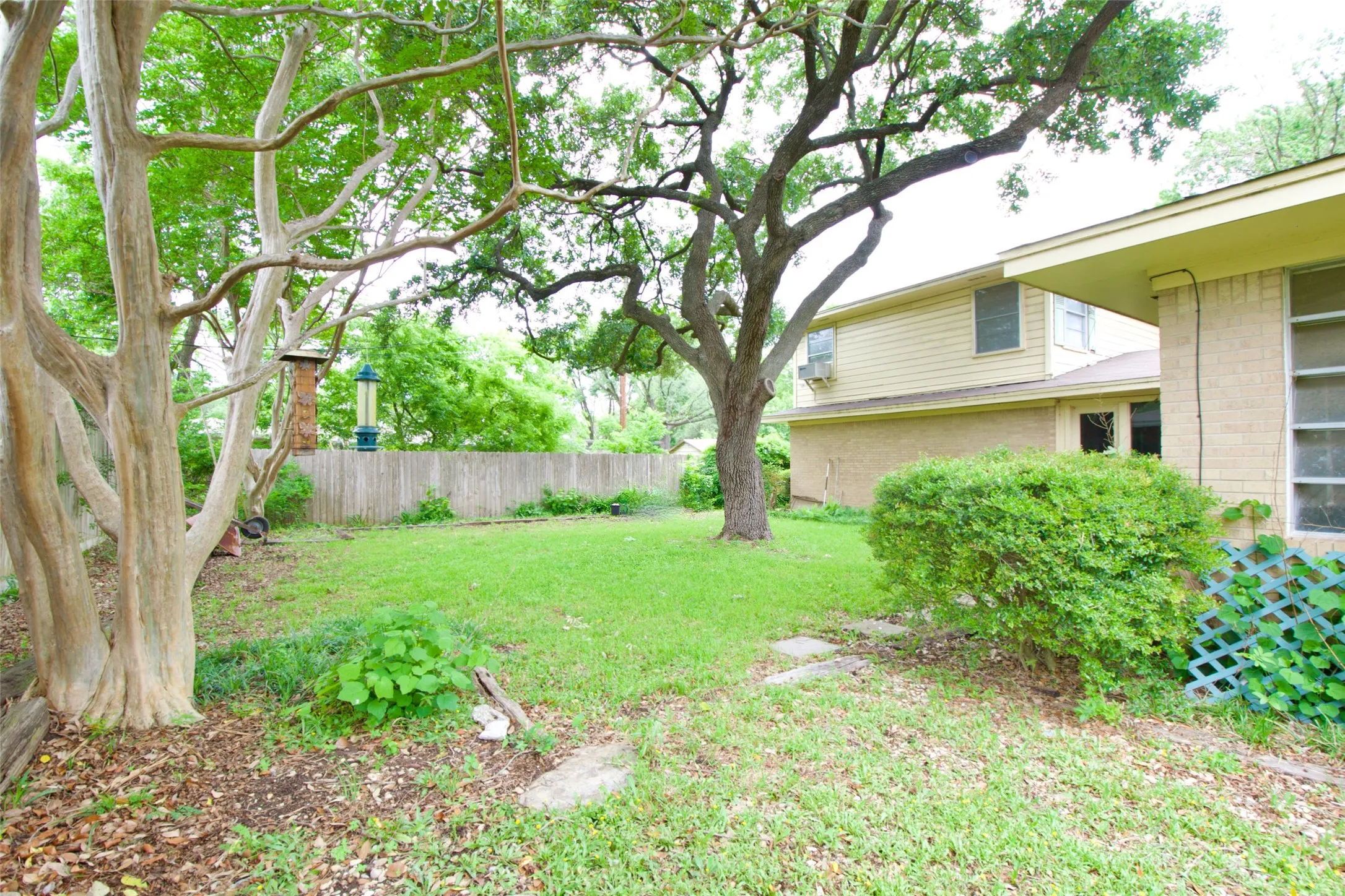 Single Family Residence For Sale in Mc Lennan County , 4901 Pine Avenue, Waco, Texas 76710, 4 Bedroom, 3 Bathroom, Garage spaces, 2,566 Sqft, built in 1956, mls#21258449, Real Estate Agent in Waco, Homes For Sale in Mc Lennan county, Homes For Sale in Waco, Realtor in Waco Texas, Real Estate Brokerage Independent Realty Texas, Luminita Cordes Realtor