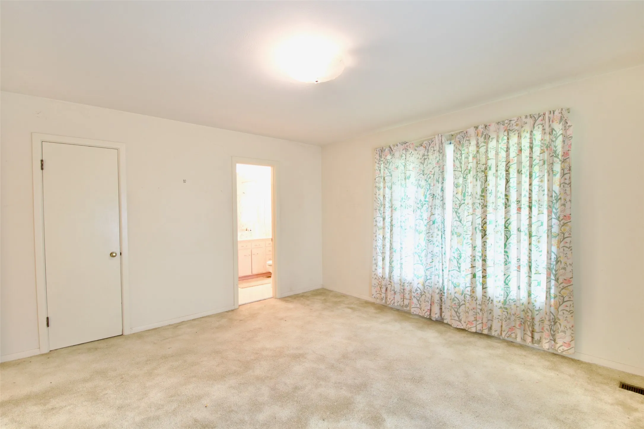 Single Family Residence For Sale in Mc Lennan County , 4901 Pine Avenue, Waco, Texas 76710, 4 Bedroom, 3 Bathroom, Garage spaces, 2,566 Sqft, built in 1956, mls#21258449, Real Estate Agent in Waco, Homes For Sale in Mc Lennan county, Homes For Sale in Waco, Realtor in Waco Texas, Real Estate Brokerage Independent Realty Texas, Luminita Cordes Realtor