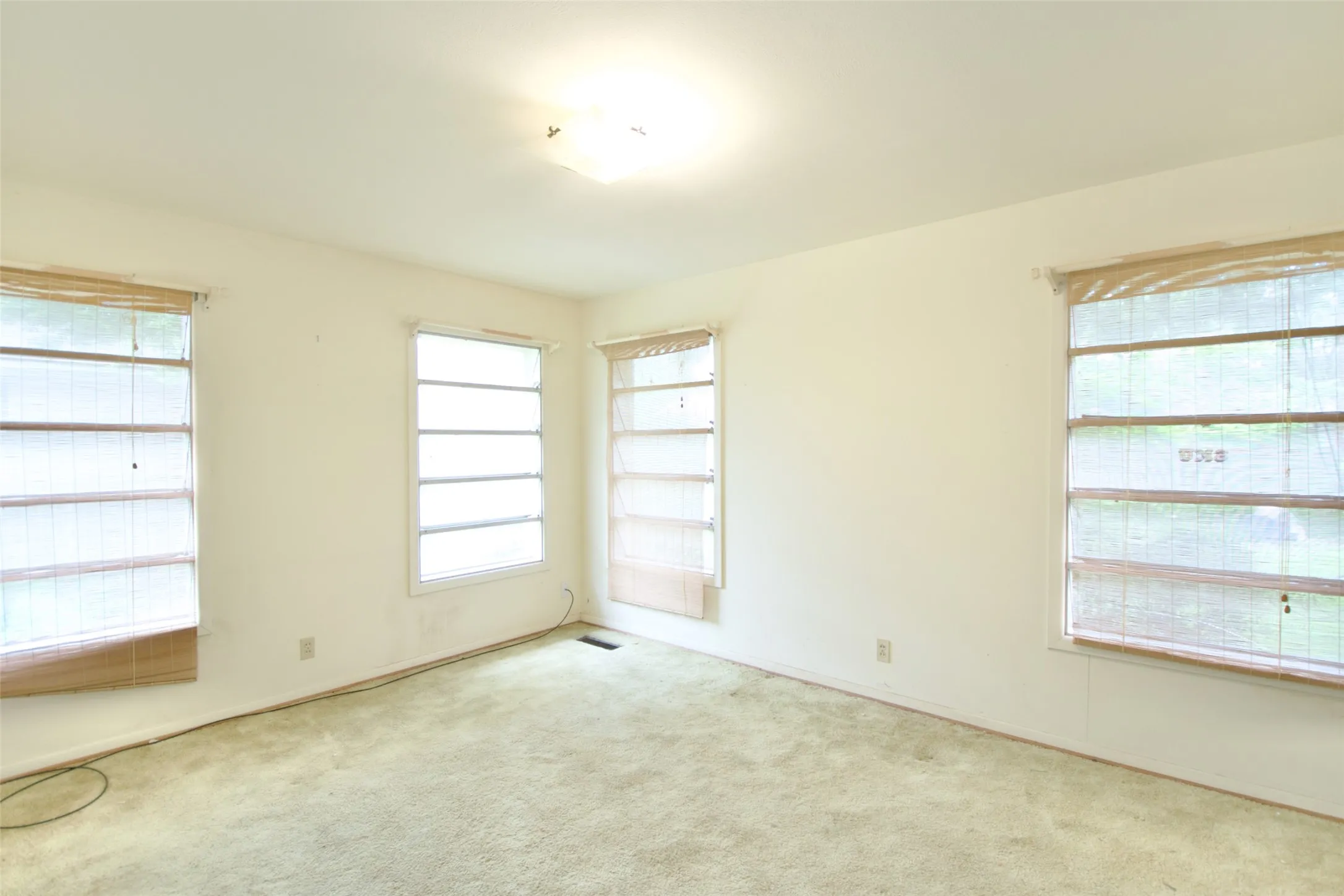 Single Family Residence For Sale in Mc Lennan County , 4901 Pine Avenue, Waco, Texas 76710, 4 Bedroom, 3 Bathroom, Garage spaces, 2,566 Sqft, built in 1956, mls#21258449, Real Estate Agent in Waco, Homes For Sale in Mc Lennan county, Homes For Sale in Waco, Realtor in Waco Texas, Real Estate Brokerage Independent Realty Texas, Luminita Cordes Realtor