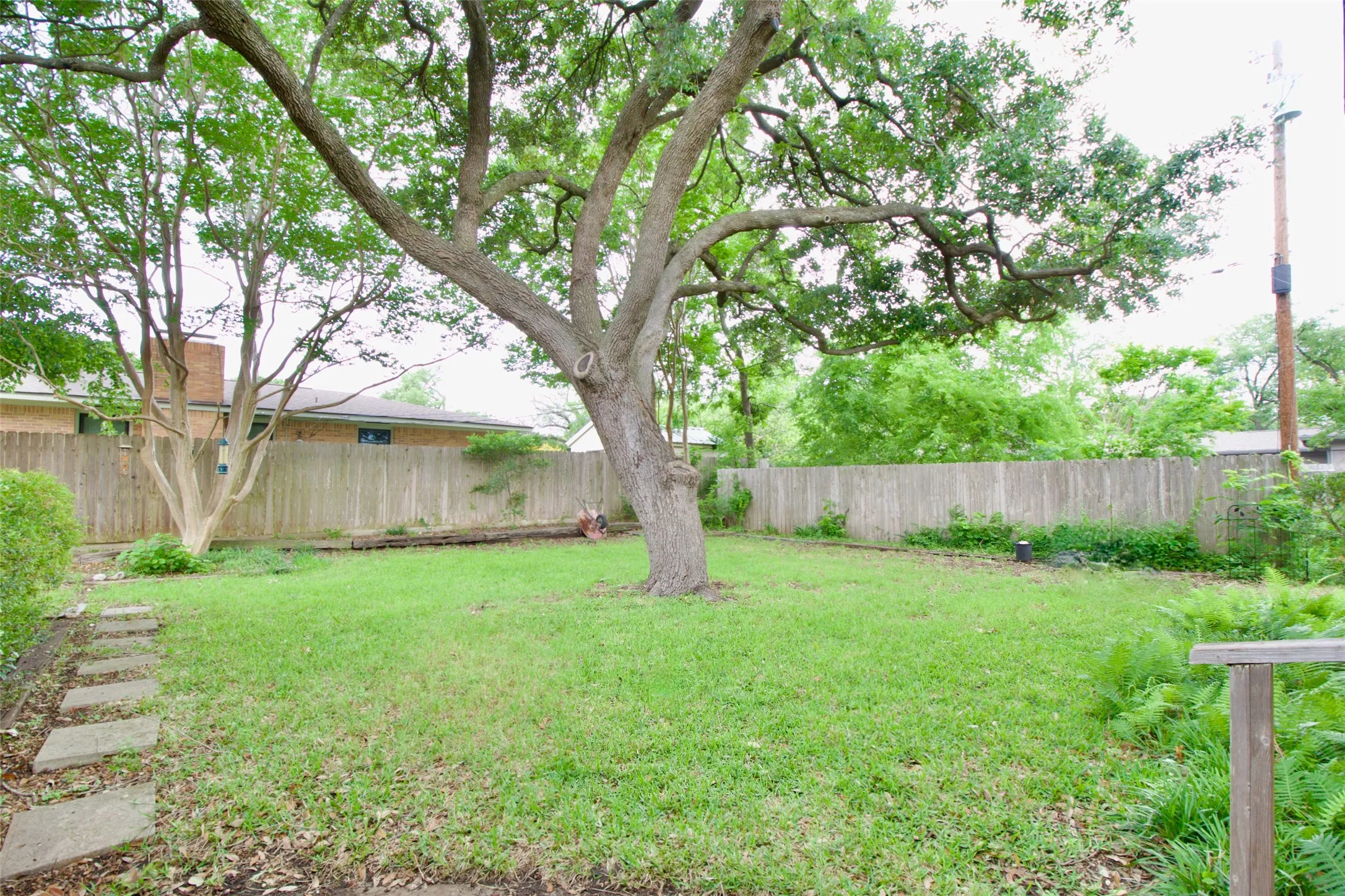 Single Family Residence For Sale in Mc Lennan County , 4901 Pine Avenue, Waco, Texas 76710, 4 Bedroom, 3 Bathroom, Garage spaces, 2,566 Sqft, built in 1956, mls#21258449, Real Estate Agent in Waco, Homes For Sale in Mc Lennan county, Homes For Sale in Waco, Realtor in Waco Texas, Real Estate Brokerage Independent Realty Texas, Luminita Cordes Realtor