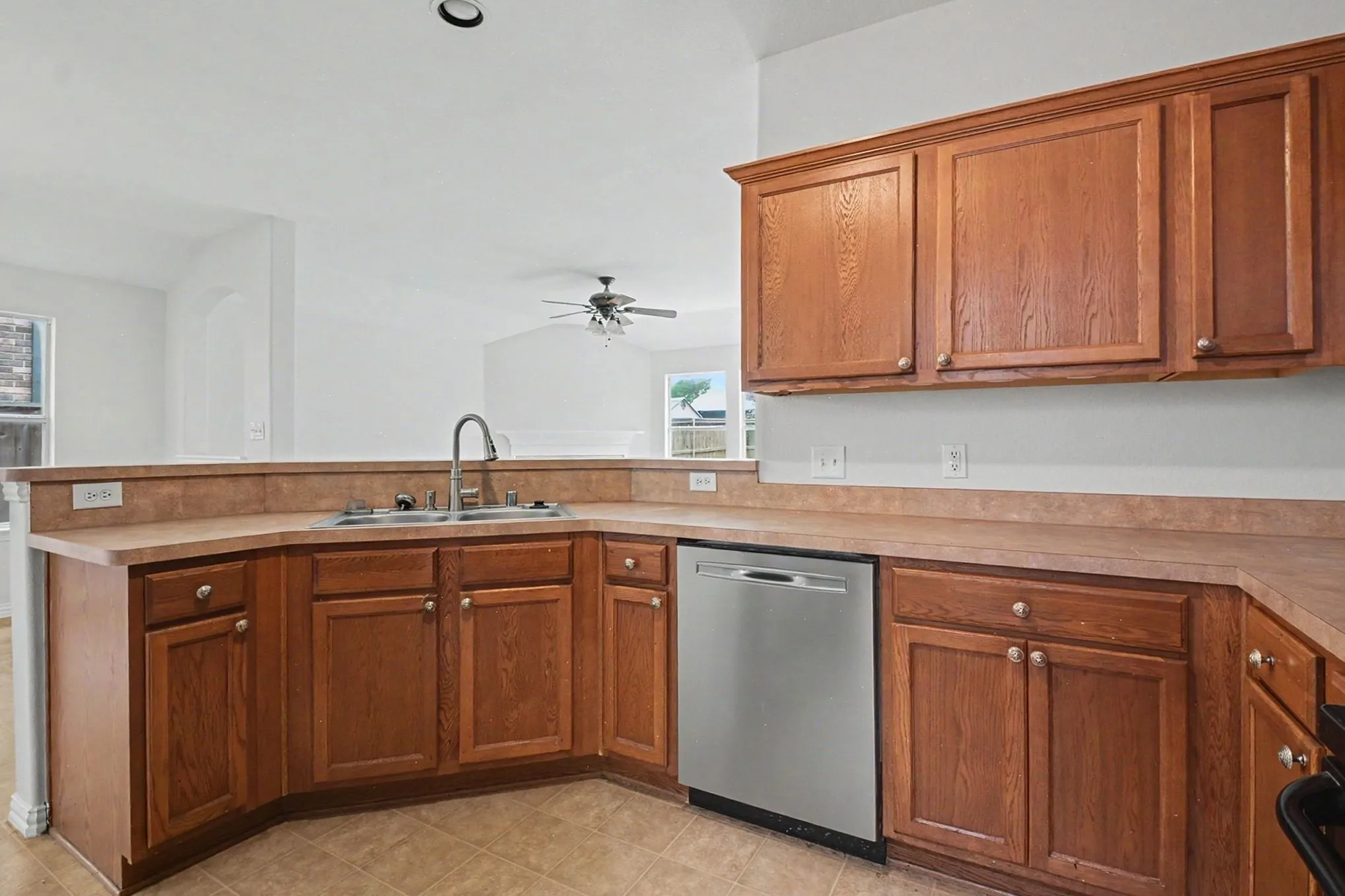 Single Family Residence For Sale in Collin County , 505 Creekside Drive, Princeton, Texas 75407, 4 Bedroom, 2 Bathroom, 2 Garage spaces, 1,938 Sqft, built in 2006, Preowned, mls#21259764, Real Estate Agent in Princeton, Homes For Sale in Collin county, Homes For Sale in Princeton, Realtor in Princeton Texas, Real Estate Brokerage Independent Realty Texas, Luminita Cordes Realtor