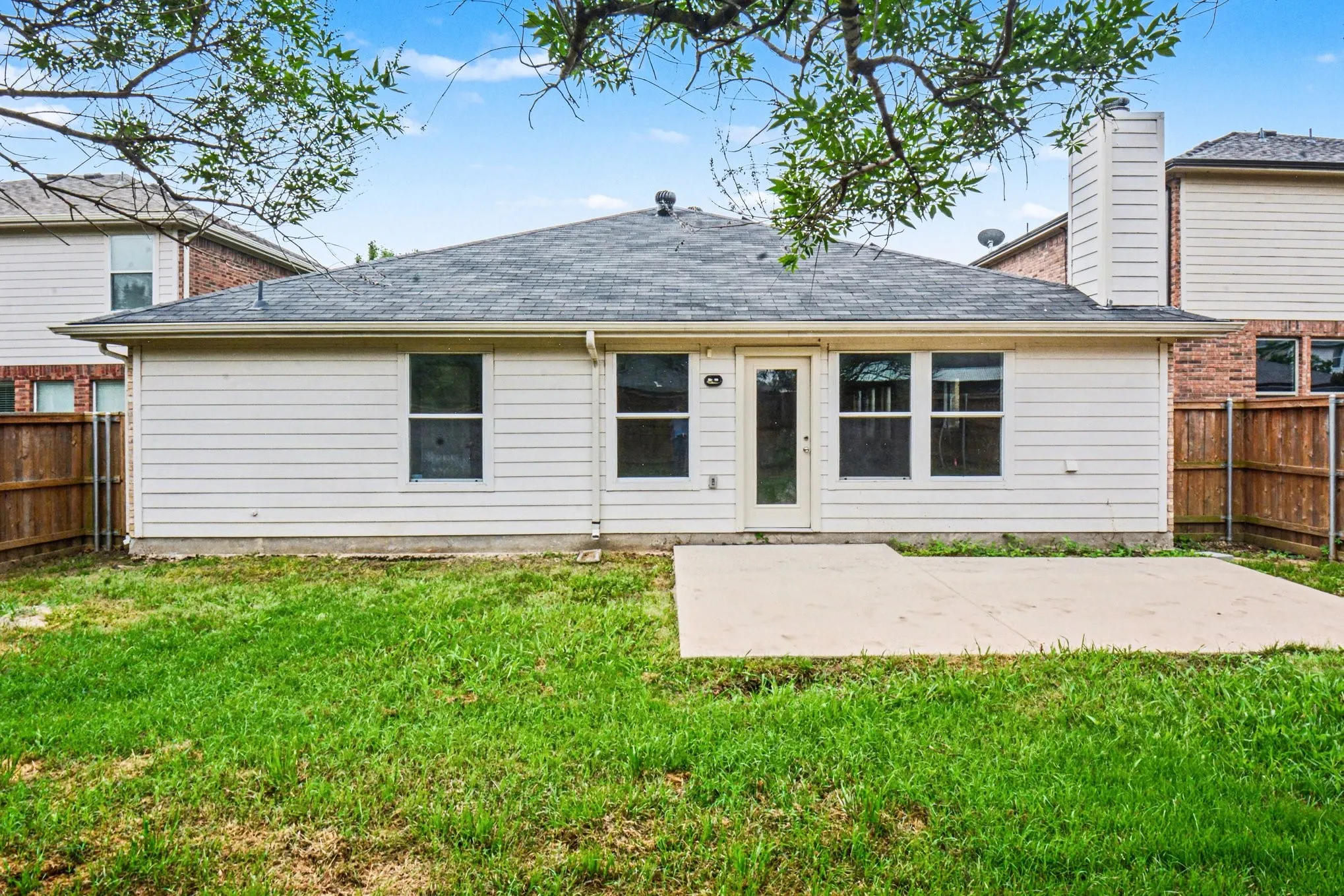 Single Family Residence For Sale in Collin County , 505 Creekside Drive, Princeton, Texas 75407, 4 Bedroom, 2 Bathroom, 2 Garage spaces, 1,938 Sqft, built in 2006, Preowned, mls#21259764, Real Estate Agent in Princeton, Homes For Sale in Collin county, Homes For Sale in Princeton, Realtor in Princeton Texas, Real Estate Brokerage Independent Realty Texas, Luminita Cordes Realtor