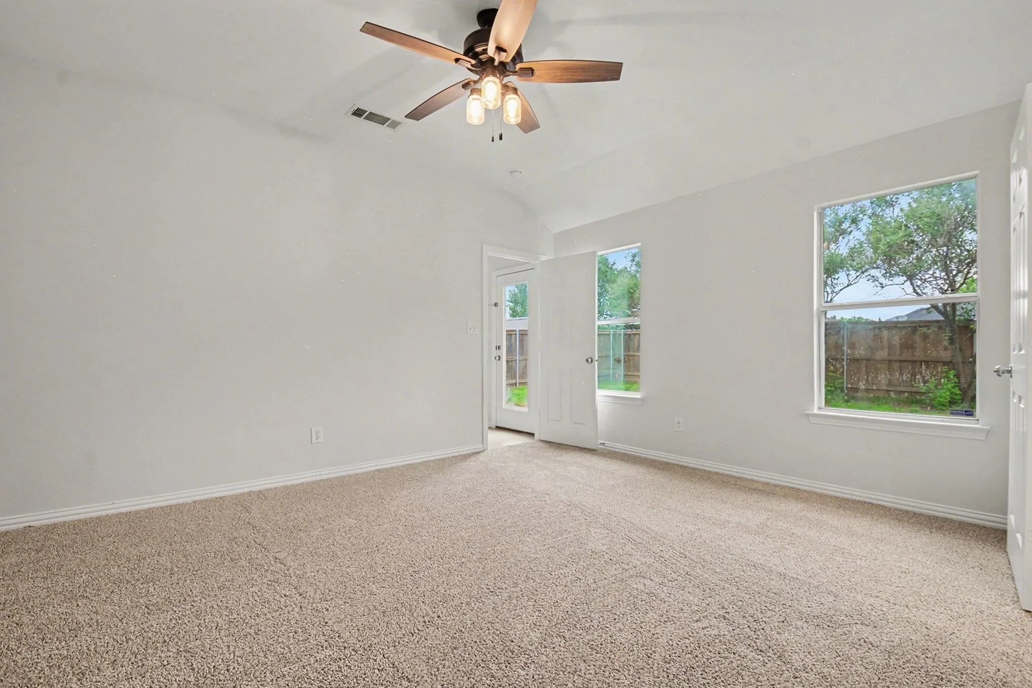 Single Family Residence For Sale in Collin County , 505 Creekside Drive, Princeton, Texas 75407, 4 Bedroom, 2 Bathroom, 2 Garage spaces, 1,938 Sqft, built in 2006, Preowned, mls#21259764, Real Estate Agent in Princeton, Homes For Sale in Collin county, Homes For Sale in Princeton, Realtor in Princeton Texas, Real Estate Brokerage Independent Realty Texas, Luminita Cordes Realtor