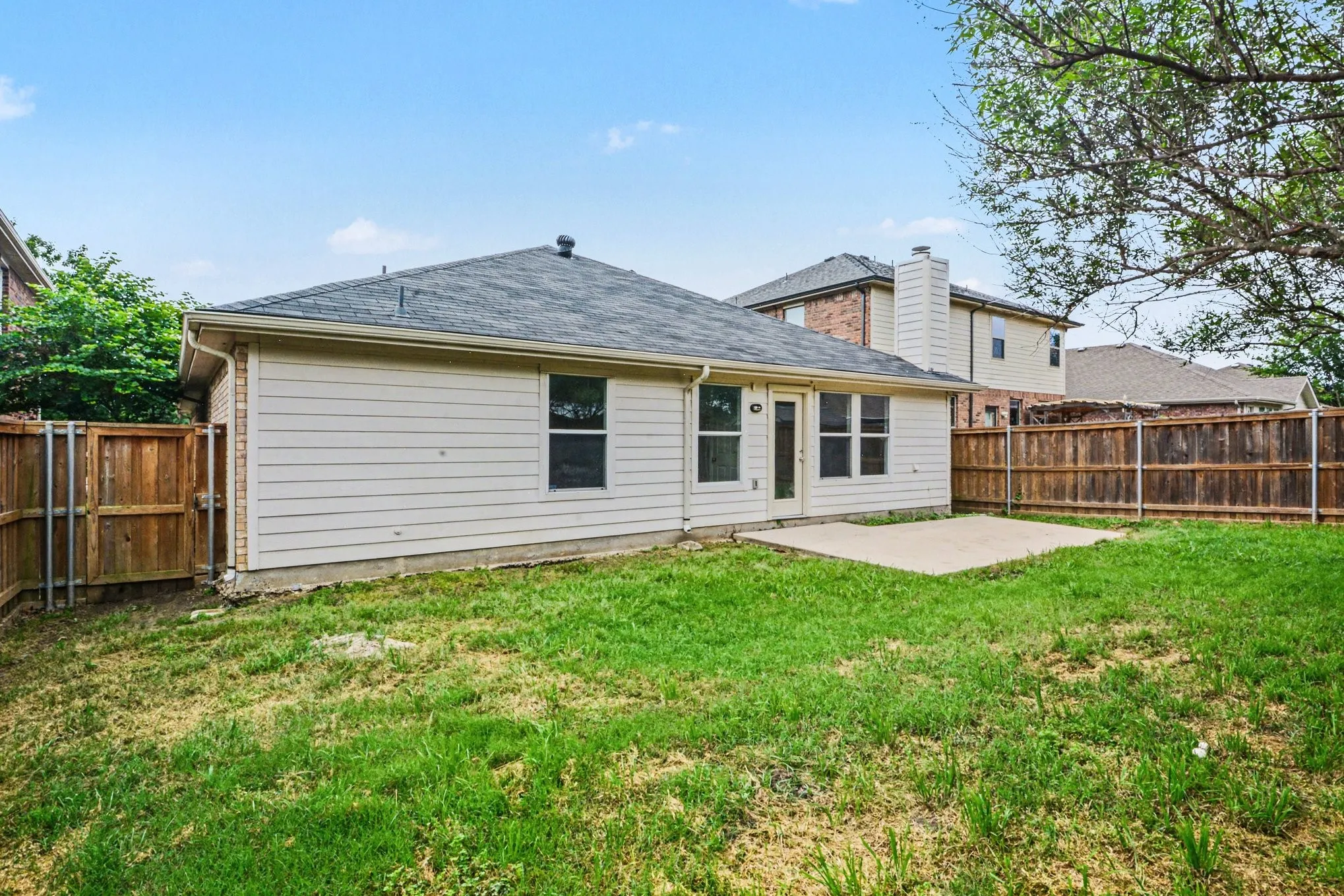Single Family Residence For Sale in Collin County , 505 Creekside Drive, Princeton, Texas 75407, 4 Bedroom, 2 Bathroom, 2 Garage spaces, 1,938 Sqft, built in 2006, Preowned, mls#21259764, Real Estate Agent in Princeton, Homes For Sale in Collin county, Homes For Sale in Princeton, Realtor in Princeton Texas, Real Estate Brokerage Independent Realty Texas, Luminita Cordes Realtor