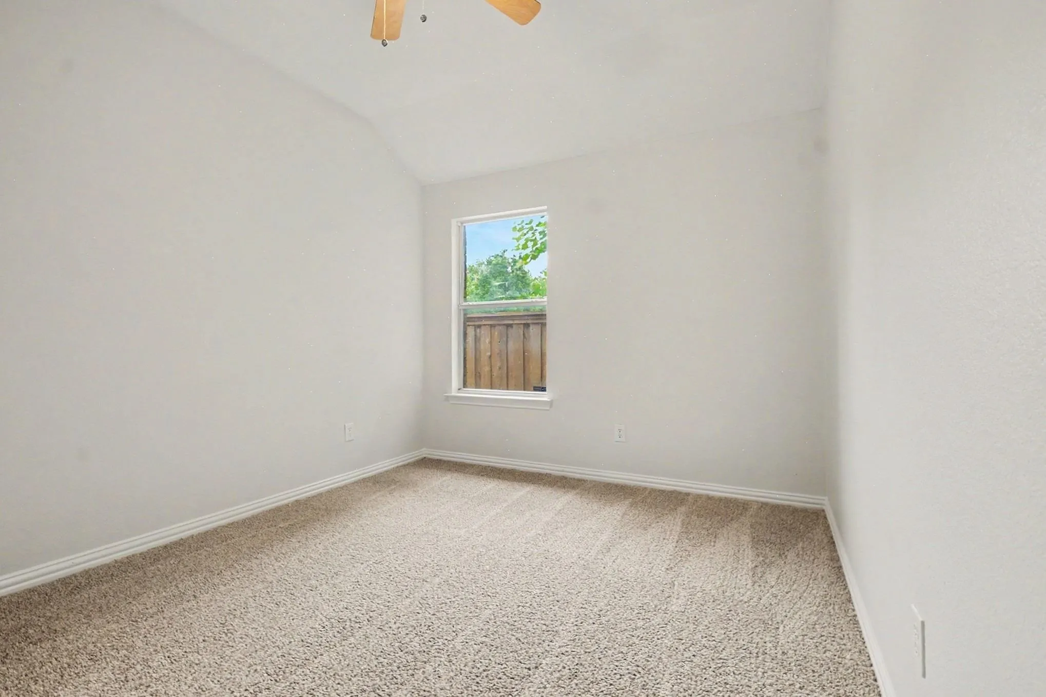 Single Family Residence For Sale in Collin County , 505 Creekside Drive, Princeton, Texas 75407, 4 Bedroom, 2 Bathroom, 2 Garage spaces, 1,938 Sqft, built in 2006, Preowned, mls#21259764, Real Estate Agent in Princeton, Homes For Sale in Collin county, Homes For Sale in Princeton, Realtor in Princeton Texas, Real Estate Brokerage Independent Realty Texas, Luminita Cordes Realtor