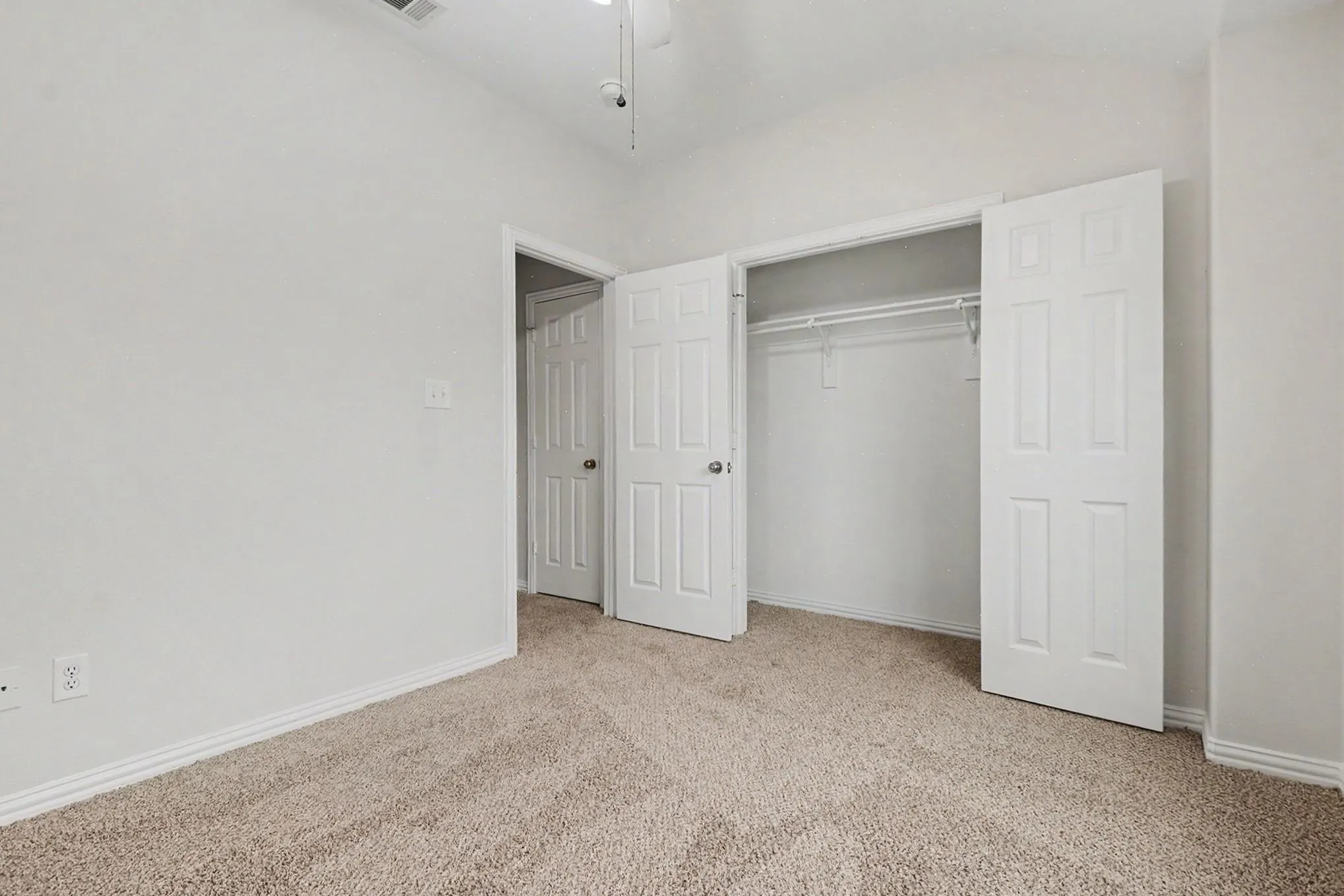 Single Family Residence For Sale in Collin County , 505 Creekside Drive, Princeton, Texas 75407, 4 Bedroom, 2 Bathroom, 2 Garage spaces, 1,938 Sqft, built in 2006, Preowned, mls#21259764, Real Estate Agent in Princeton, Homes For Sale in Collin county, Homes For Sale in Princeton, Realtor in Princeton Texas, Real Estate Brokerage Independent Realty Texas, Luminita Cordes Realtor
