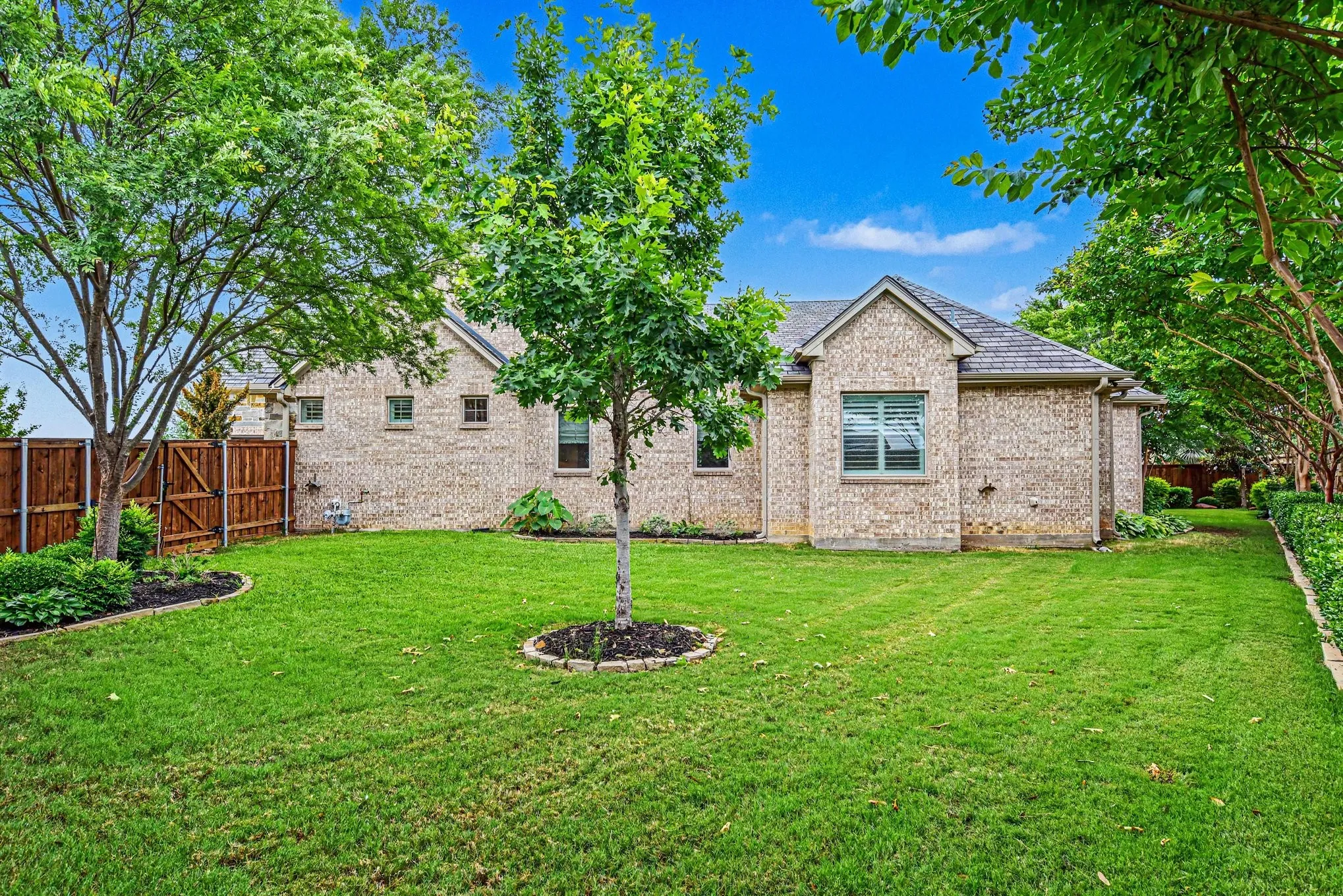 Single Family Residence For Sale in Ellis County , 2401 Prestwick Drive, Midlothian, Texas 76065, 3 Bedroom, 3 Bathroom, 2 Garage spaces, 2,437 Sqft, built in 2018, mls#21260049, Real Estate Agent in Midlothian, Homes For Sale in Ellis county, Homes For Sale in Midlothian, Realtor in Midlothian Texas, Real Estate Brokerage Independent Realty Texas, Luminita Cordes Realtor
